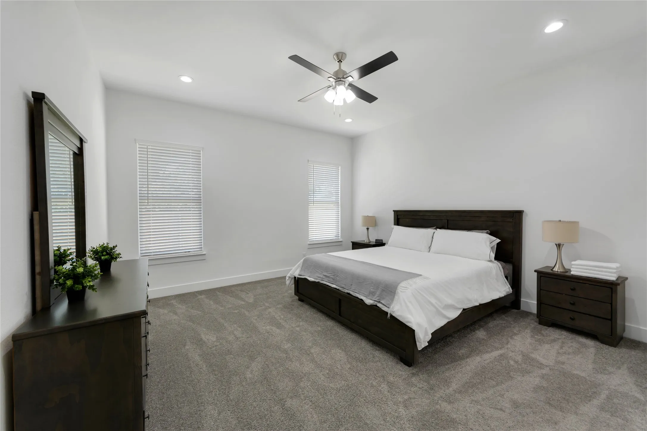 Single Family Residence For Sale in Dallas County , 1838 Life Avenue, Dallas, Texas 75212, 4 Bedroom, 2 Bathroom, 2 Garage spaces, 1,830 Sqft, built in 2022, mls#21365657, Real Estate Agent in Dallas, Homes For Sale in Dallas county, Homes For Sale in Dallas, Realtor in Dallas Texas, Real Estate Brokerage Independent Realty Texas, Luminita Cordes Realtor