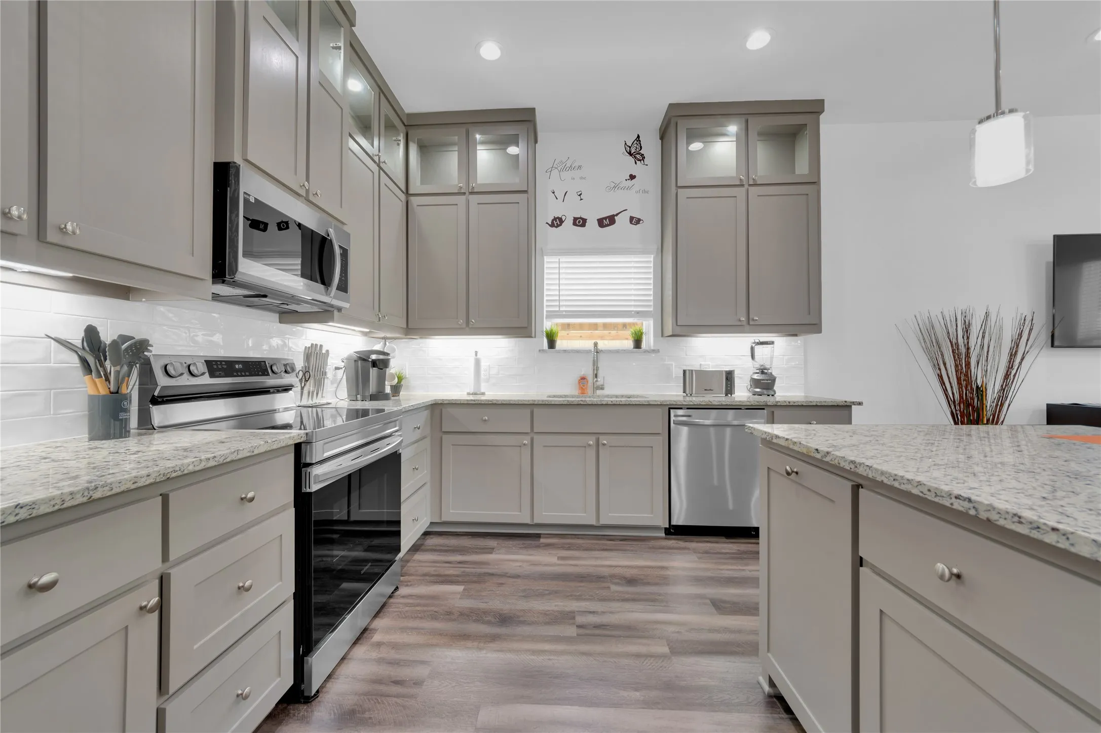Single Family Residence For Sale in Dallas County , 1838 Life Avenue, Dallas, Texas 75212, 4 Bedroom, 2 Bathroom, 2 Garage spaces, 1,830 Sqft, built in 2022, mls#21365657, Real Estate Agent in Dallas, Homes For Sale in Dallas county, Homes For Sale in Dallas, Realtor in Dallas Texas, Real Estate Brokerage Independent Realty Texas, Luminita Cordes Realtor