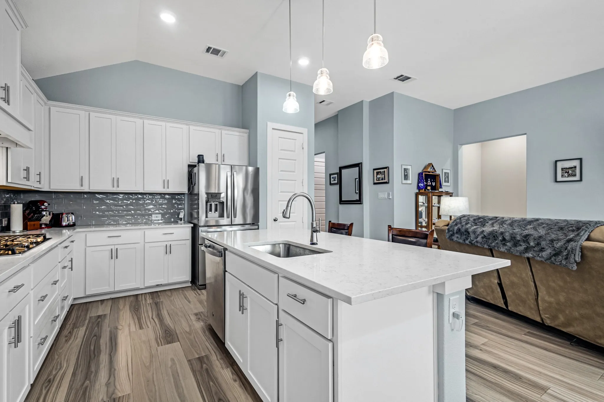 Single Family Residence For Rent in Denton County , 1913 Briar Hill Drive, Denton, Texas 76207, 3 Bedroom, 2 Bathroom, 2 Garage spaces, 1,658 Sqft, built in 2022, mls#21366100, Real Estate Agent in Denton, Homes For Rent in Denton county, Homes For Rent in Denton, Realtor in Denton Texas, Real Estate Brokerage Independent Realty Texas, Luminita Cordes Realtor