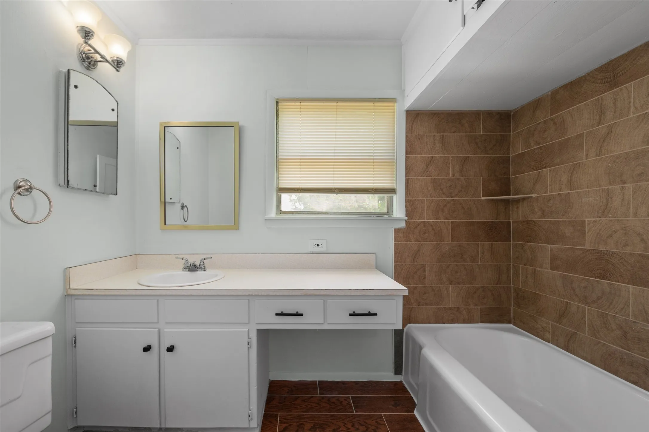 Single Family Residence For Sale in Tarrant County , 4406 Wayne Court S, Haltom City, Texas 76117, 2 Bedroom, 1 Bathroom, Garage spaces, 1,350 Sqft, built in 1946, mls#21364360, Real Estate Agent in Haltom City, Homes For Sale in Tarrant county, Homes For Sale in Haltom City, Realtor in Haltom City Texas, Real Estate Brokerage Independent Realty Texas, Luminita Cordes Realtor