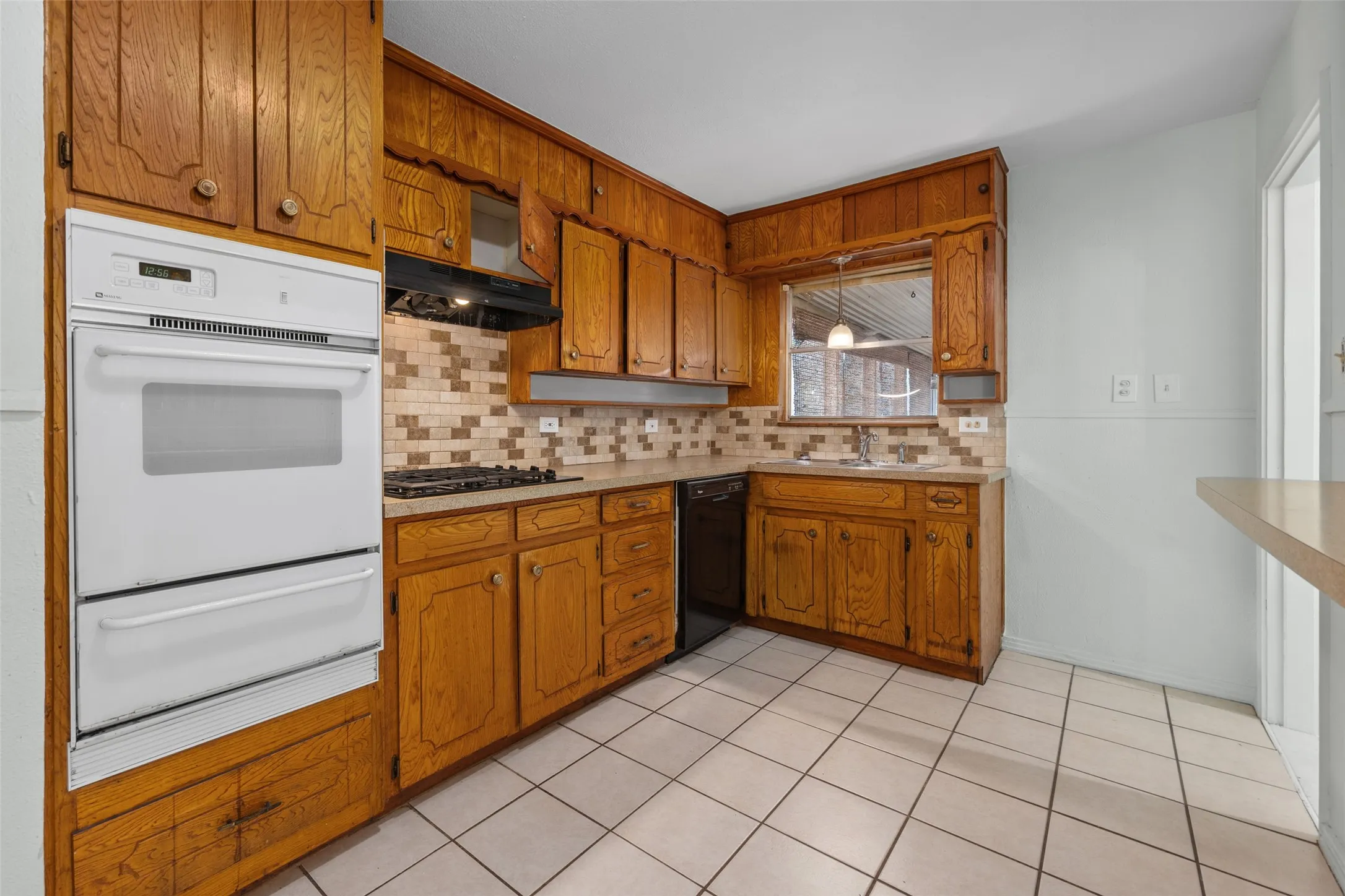 Single Family Residence For Sale in Tarrant County , 4406 Wayne Court S, Haltom City, Texas 76117, 2 Bedroom, 1 Bathroom, Garage spaces, 1,350 Sqft, built in 1946, mls#21364360, Real Estate Agent in Haltom City, Homes For Sale in Tarrant county, Homes For Sale in Haltom City, Realtor in Haltom City Texas, Real Estate Brokerage Independent Realty Texas, Luminita Cordes Realtor