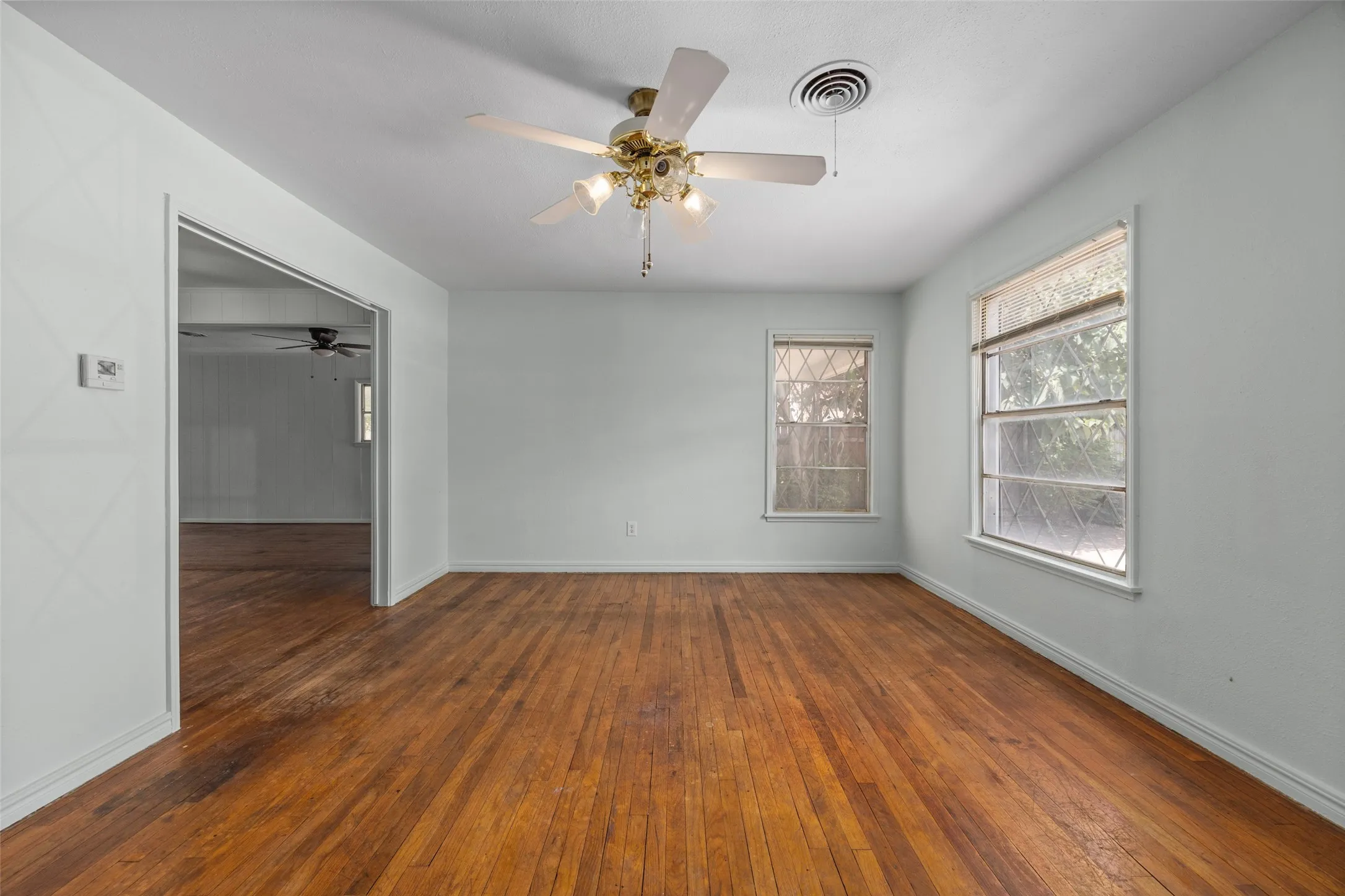 Single Family Residence For Sale in Tarrant County , 4406 Wayne Court S, Haltom City, Texas 76117, 2 Bedroom, 1 Bathroom, Garage spaces, 1,350 Sqft, built in 1946, mls#21364360, Real Estate Agent in Haltom City, Homes For Sale in Tarrant county, Homes For Sale in Haltom City, Realtor in Haltom City Texas, Real Estate Brokerage Independent Realty Texas, Luminita Cordes Realtor