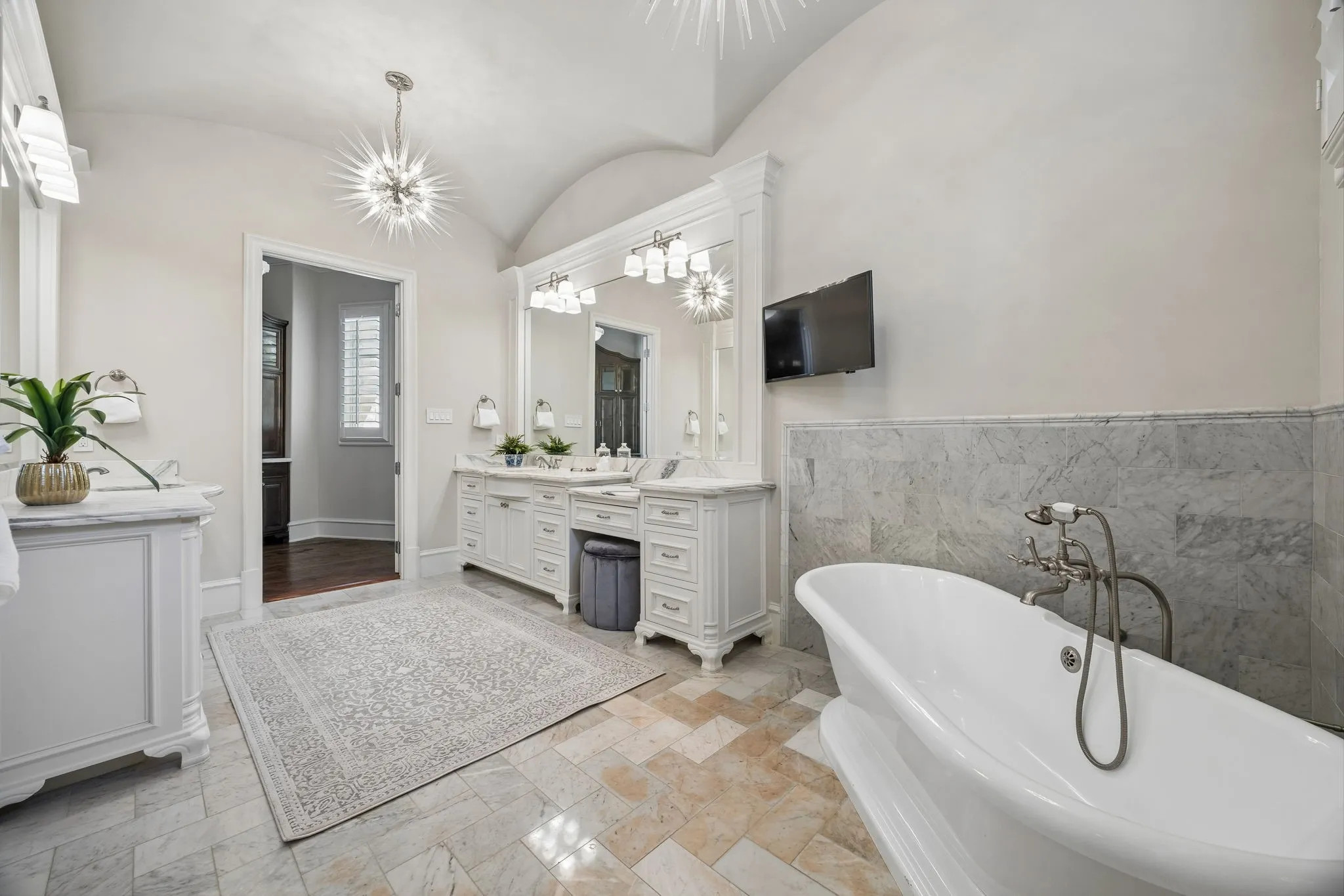 Single Family Residence For Sale in Tarrant County , 2106 Falcon Pass, Westlake, Texas 76262, 4 Bedroom, 5 Bathroom, 3 Garage spaces, 5,885 Sqft, built in 2013, mls#21366377, Real Estate Agent in Westlake, Homes For Sale in Tarrant county, Homes For Sale in Westlake, Realtor in Westlake Texas, Real Estate Brokerage Independent Realty Texas, Luminita Cordes Realtor