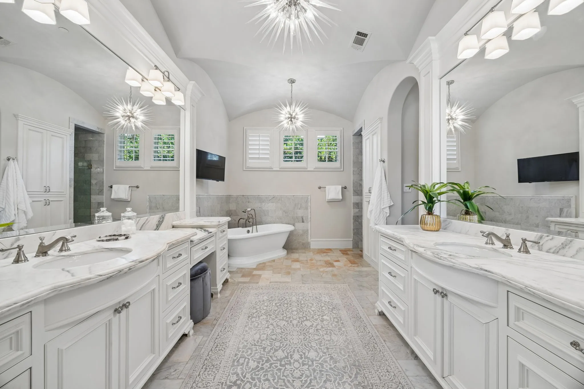 Single Family Residence For Sale in Tarrant County , 2106 Falcon Pass, Westlake, Texas 76262, 4 Bedroom, 5 Bathroom, 3 Garage spaces, 5,885 Sqft, built in 2013, mls#21366377, Real Estate Agent in Westlake, Homes For Sale in Tarrant county, Homes For Sale in Westlake, Realtor in Westlake Texas, Real Estate Brokerage Independent Realty Texas, Luminita Cordes Realtor