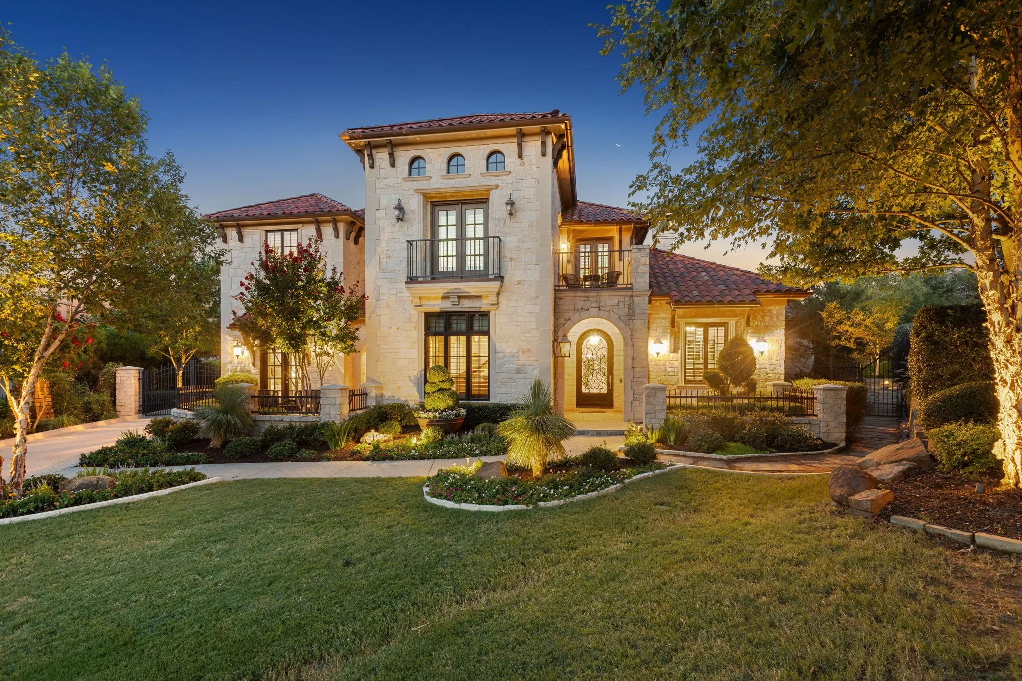 Single Family Residence For Sale in Tarrant County , 2106 Falcon Pass, Westlake, Texas 76262, 4 Bedroom, 5 Bathroom, 3 Garage spaces, 5,885 Sqft, built in 2013, mls#21366377, Real Estate Agent in Westlake, Homes For Sale in Tarrant county, Homes For Sale in Westlake, Realtor in Westlake Texas, Real Estate Brokerage Independent Realty Texas, Luminita Cordes Realtor