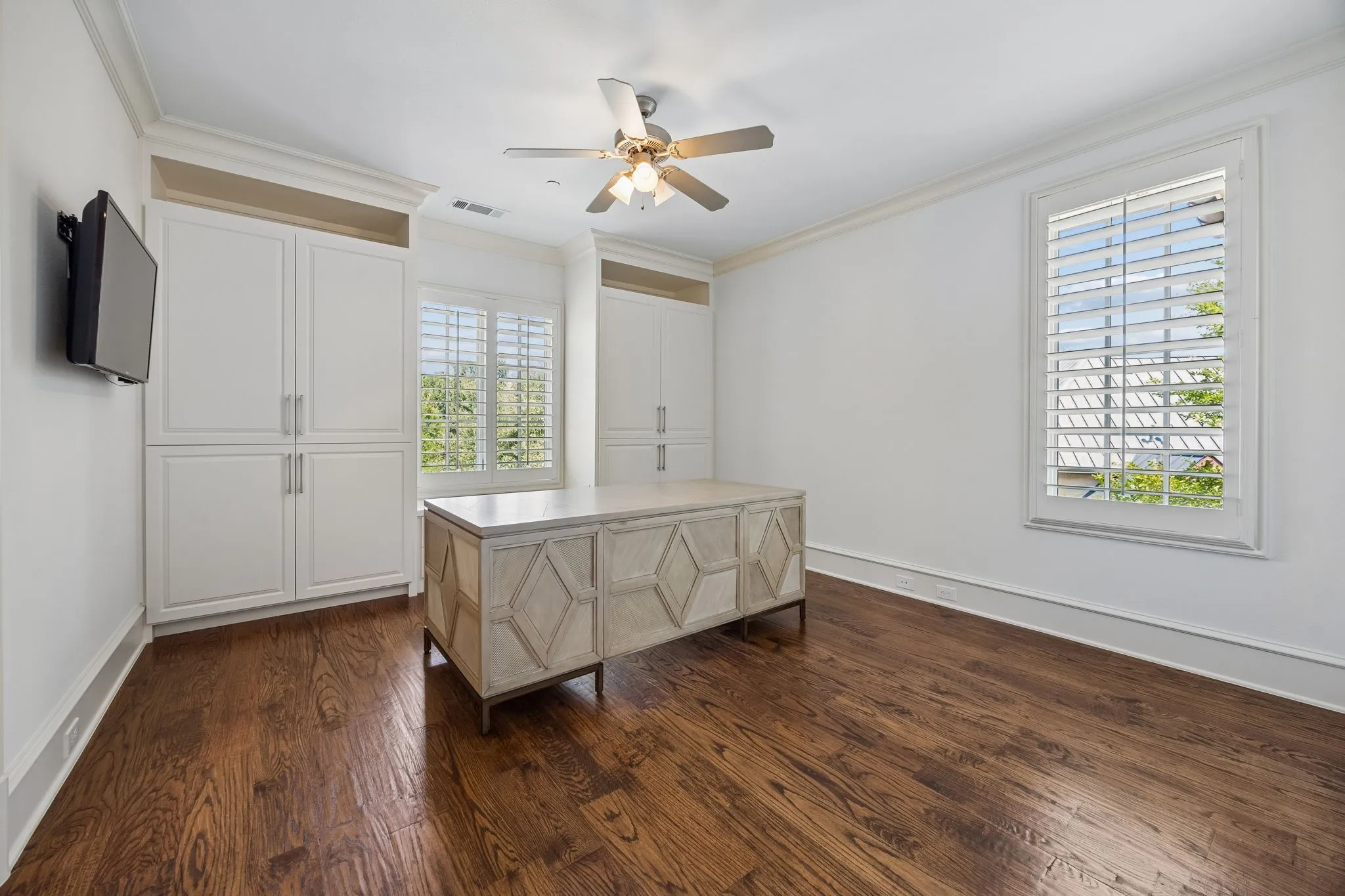 Single Family Residence For Sale in Tarrant County , 2106 Falcon Pass, Westlake, Texas 76262, 4 Bedroom, 5 Bathroom, 3 Garage spaces, 5,885 Sqft, built in 2013, mls#21366377, Real Estate Agent in Westlake, Homes For Sale in Tarrant county, Homes For Sale in Westlake, Realtor in Westlake Texas, Real Estate Brokerage Independent Realty Texas, Luminita Cordes Realtor