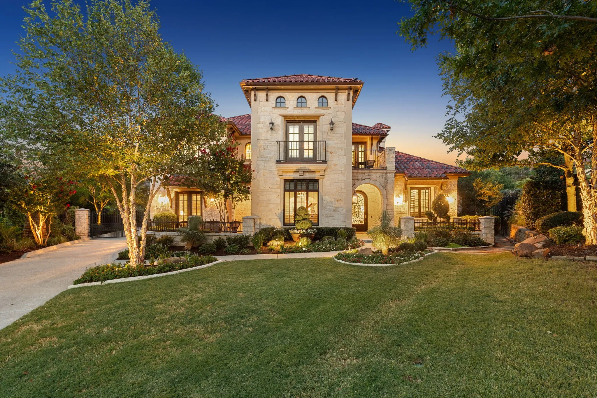 Single Family Residence For Sale in Tarrant County , 2106 Falcon Pass, Westlake, Texas 76262, 4 Bedroom, 5 Bathroom, 3 Garage spaces, 5,885 Sqft, built in 2013, mls#21366377, Real Estate Agent in Westlake, Homes For Sale in Tarrant county, Homes For Sale in Westlake, Realtor in Westlake Texas, Real Estate Brokerage Independent Realty Texas, Luminita Cordes Realtor