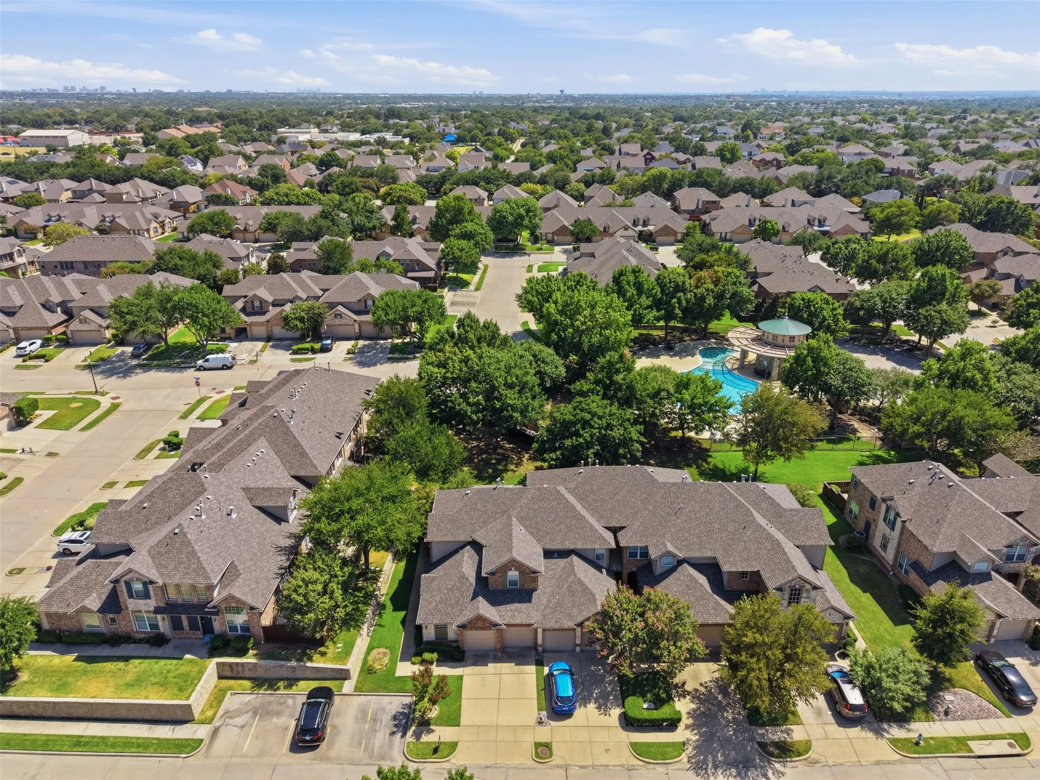 Townhouse For Sale in Denton County , 1724 Brookview Drive, Carrollton, Texas 75007, 3 Bedroom, 3 Bathroom, 2 Garage spaces, 2,008 Sqft, built in 2004, mls#21366135, Real Estate Agent in Carrollton, Homes For Sale in Denton county, Homes For Sale in Carrollton, Realtor in Carrollton Texas, Real Estate Brokerage Independent Realty Texas, Luminita Cordes Realtor