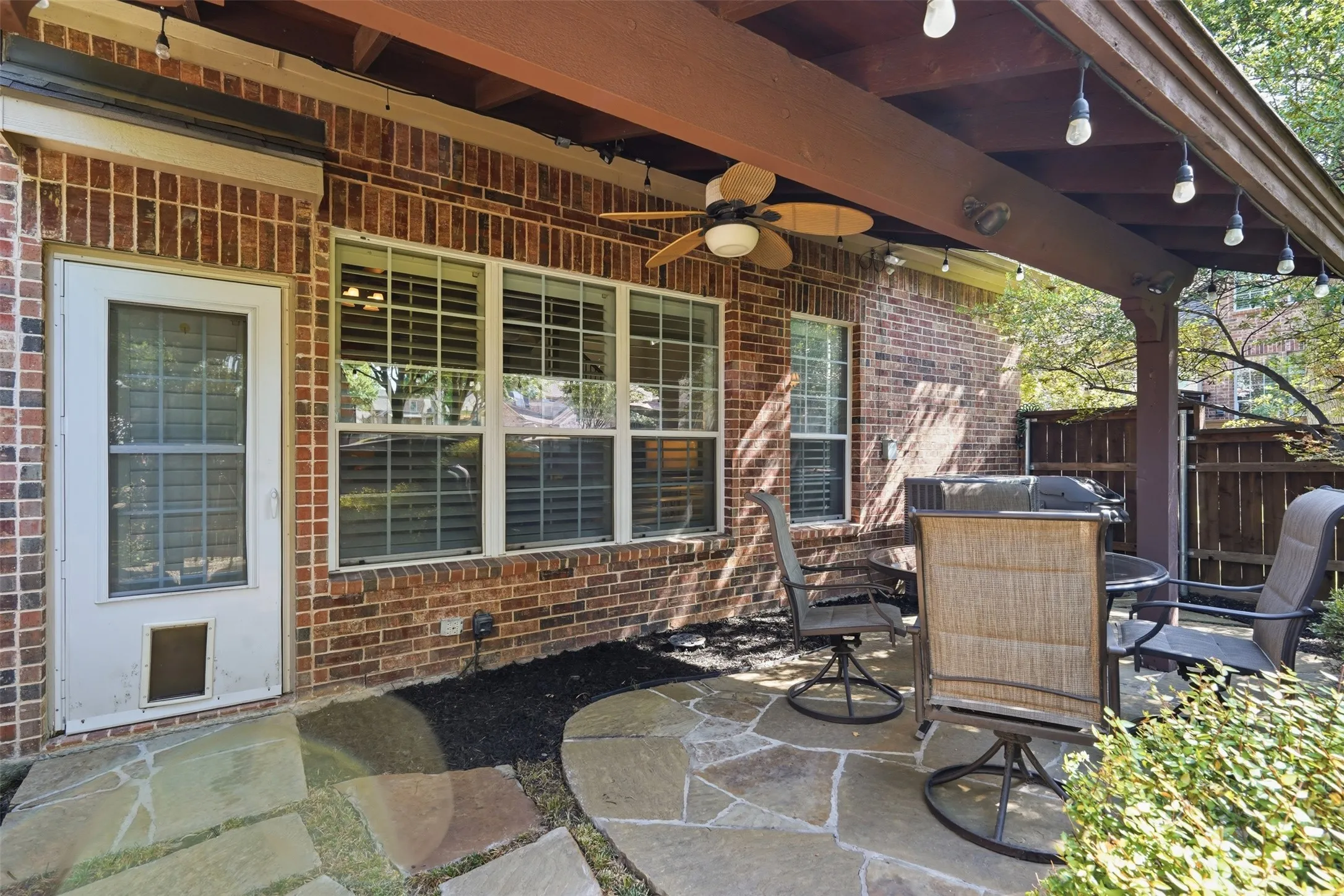 Townhouse For Sale in Denton County , 1724 Brookview Drive, Carrollton, Texas 75007, 3 Bedroom, 3 Bathroom, 2 Garage spaces, 2,008 Sqft, built in 2004, mls#21366135, Real Estate Agent in Carrollton, Homes For Sale in Denton county, Homes For Sale in Carrollton, Realtor in Carrollton Texas, Real Estate Brokerage Independent Realty Texas, Luminita Cordes Realtor