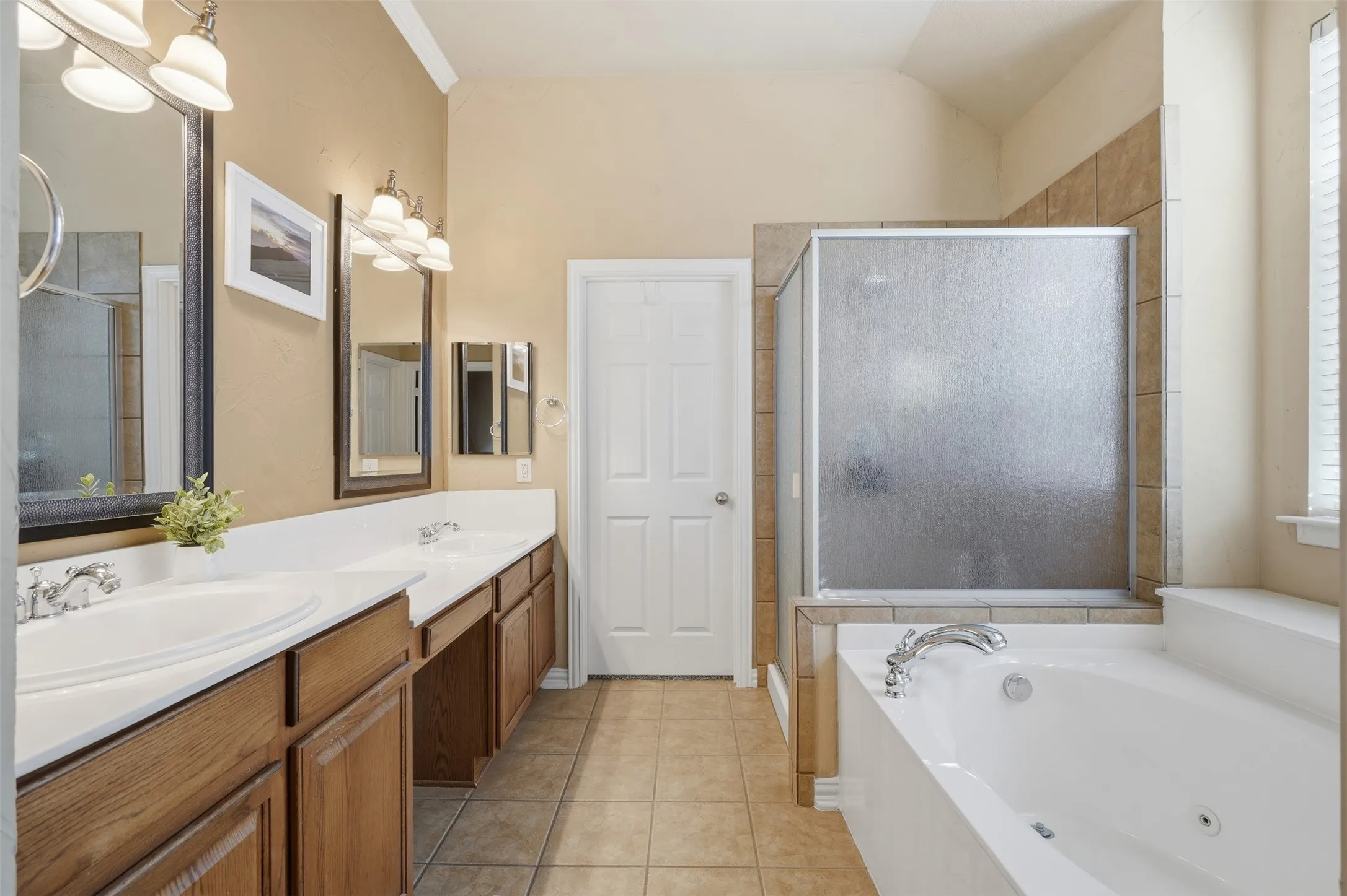 Townhouse For Sale in Denton County , 1724 Brookview Drive, Carrollton, Texas 75007, 3 Bedroom, 3 Bathroom, 2 Garage spaces, 2,008 Sqft, built in 2004, mls#21366135, Real Estate Agent in Carrollton, Homes For Sale in Denton county, Homes For Sale in Carrollton, Realtor in Carrollton Texas, Real Estate Brokerage Independent Realty Texas, Luminita Cordes Realtor