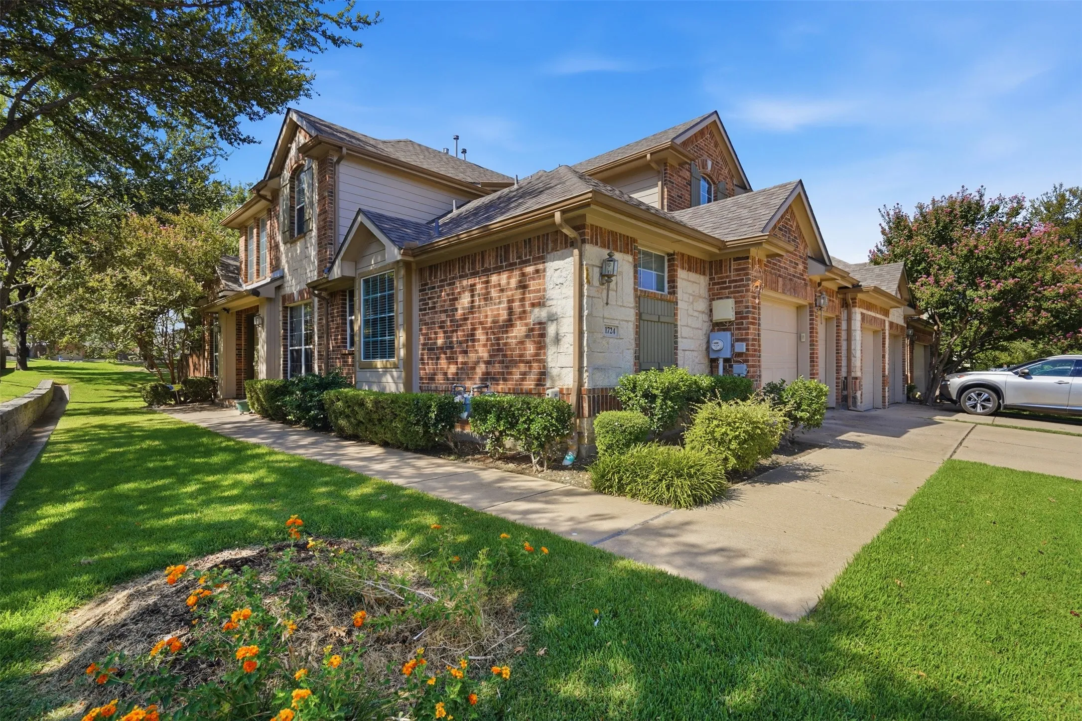 Townhouse For Sale in Denton County , 1724 Brookview Drive, Carrollton, Texas 75007, 3 Bedroom, 3 Bathroom, 2 Garage spaces, 2,008 Sqft, built in 2004, mls#21366135, Real Estate Agent in Carrollton, Homes For Sale in Denton county, Homes For Sale in Carrollton, Realtor in Carrollton Texas, Real Estate Brokerage Independent Realty Texas, Luminita Cordes Realtor