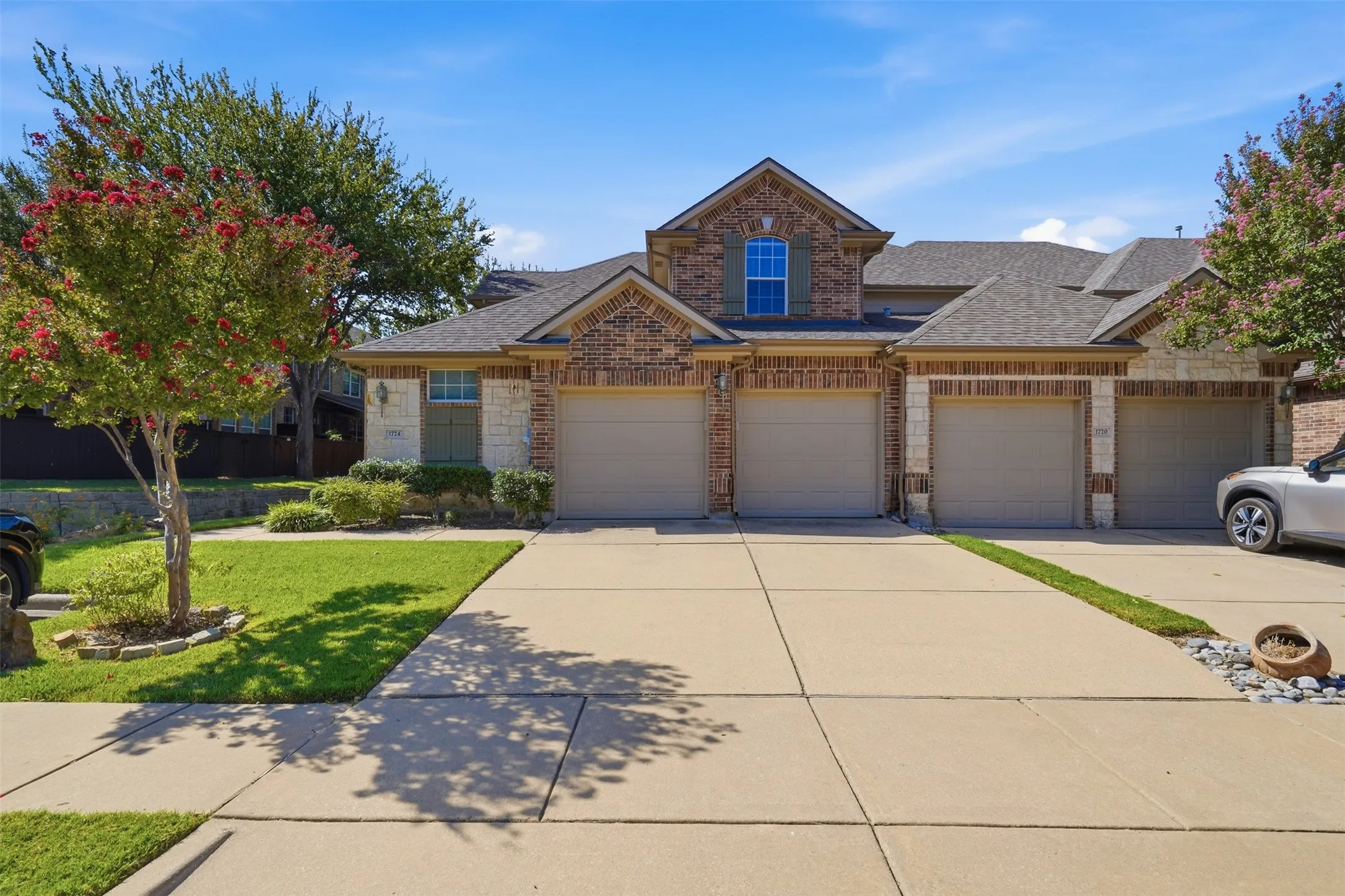 Townhouse For Sale in Denton County , 1724 Brookview Drive, Carrollton, Texas 75007, 3 Bedroom, 3 Bathroom, 2 Garage spaces, 2,008 Sqft, built in 2004, mls#21366135, Real Estate Agent in Carrollton, Homes For Sale in Denton county, Homes For Sale in Carrollton, Realtor in Carrollton Texas, Real Estate Brokerage Independent Realty Texas, Luminita Cordes Realtor