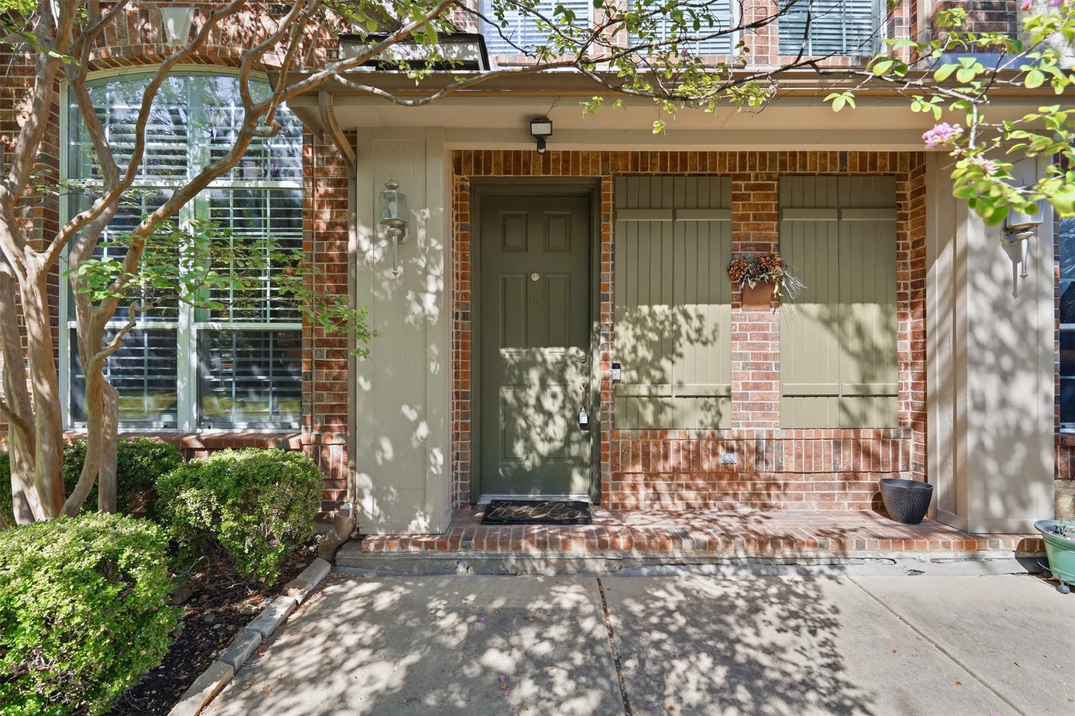 Townhouse For Sale in Denton County , 1724 Brookview Drive, Carrollton, Texas 75007, 3 Bedroom, 3 Bathroom, 2 Garage spaces, 2,008 Sqft, built in 2004, mls#21366135, Real Estate Agent in Carrollton, Homes For Sale in Denton county, Homes For Sale in Carrollton, Realtor in Carrollton Texas, Real Estate Brokerage Independent Realty Texas, Luminita Cordes Realtor