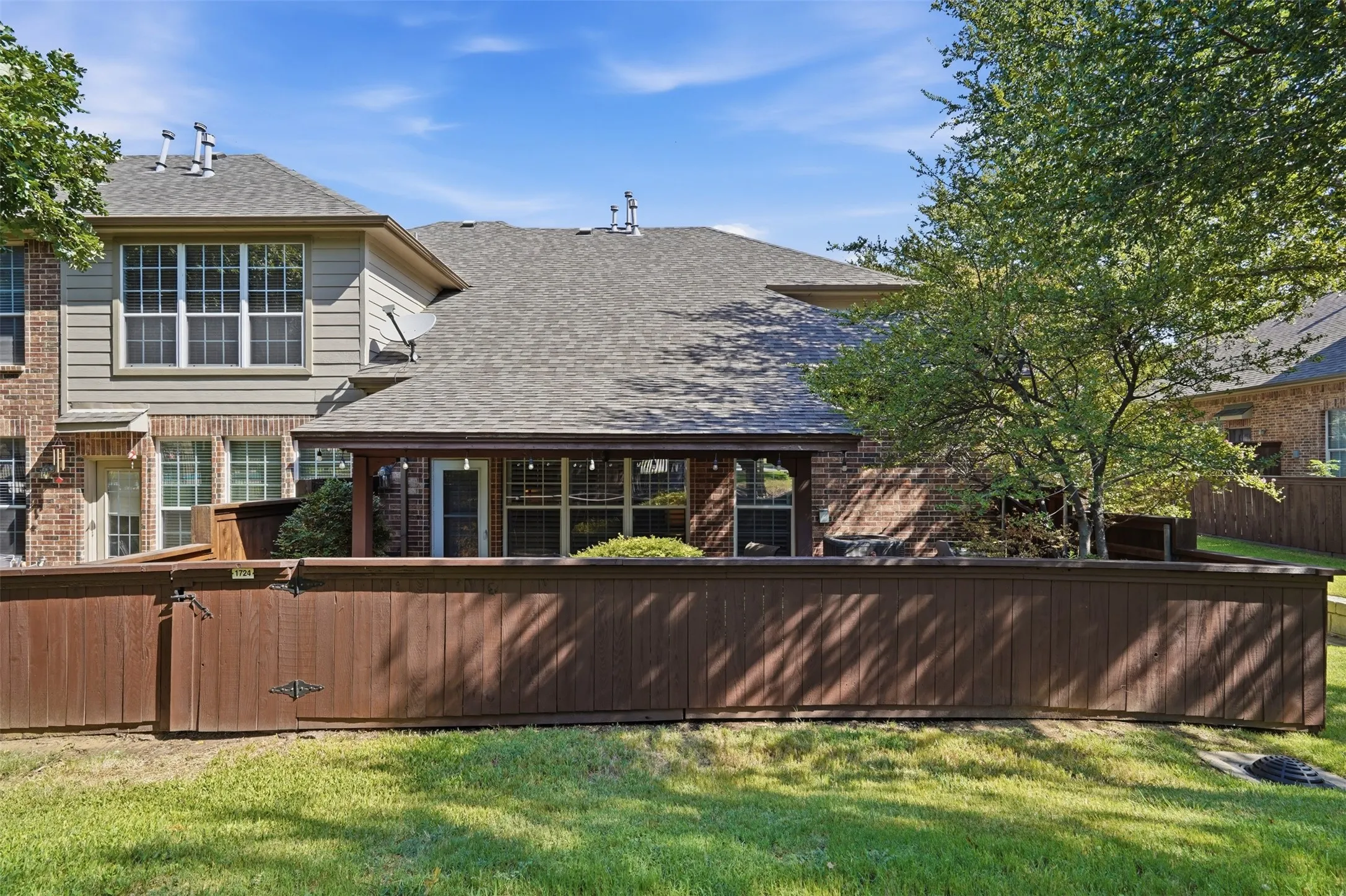 Townhouse For Sale in Denton County , 1724 Brookview Drive, Carrollton, Texas 75007, 3 Bedroom, 3 Bathroom, 2 Garage spaces, 2,008 Sqft, built in 2004, mls#21366135, Real Estate Agent in Carrollton, Homes For Sale in Denton county, Homes For Sale in Carrollton, Realtor in Carrollton Texas, Real Estate Brokerage Independent Realty Texas, Luminita Cordes Realtor