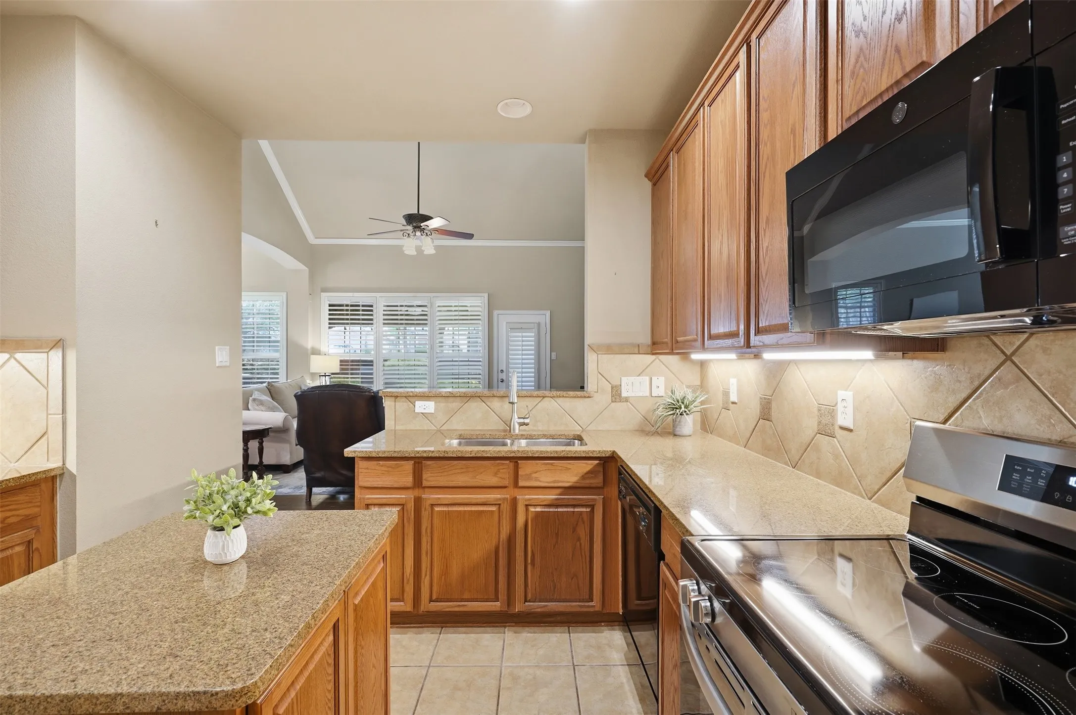 Townhouse For Sale in Denton County , 1724 Brookview Drive, Carrollton, Texas 75007, 3 Bedroom, 3 Bathroom, 2 Garage spaces, 2,008 Sqft, built in 2004, mls#21366135, Real Estate Agent in Carrollton, Homes For Sale in Denton county, Homes For Sale in Carrollton, Realtor in Carrollton Texas, Real Estate Brokerage Independent Realty Texas, Luminita Cordes Realtor
