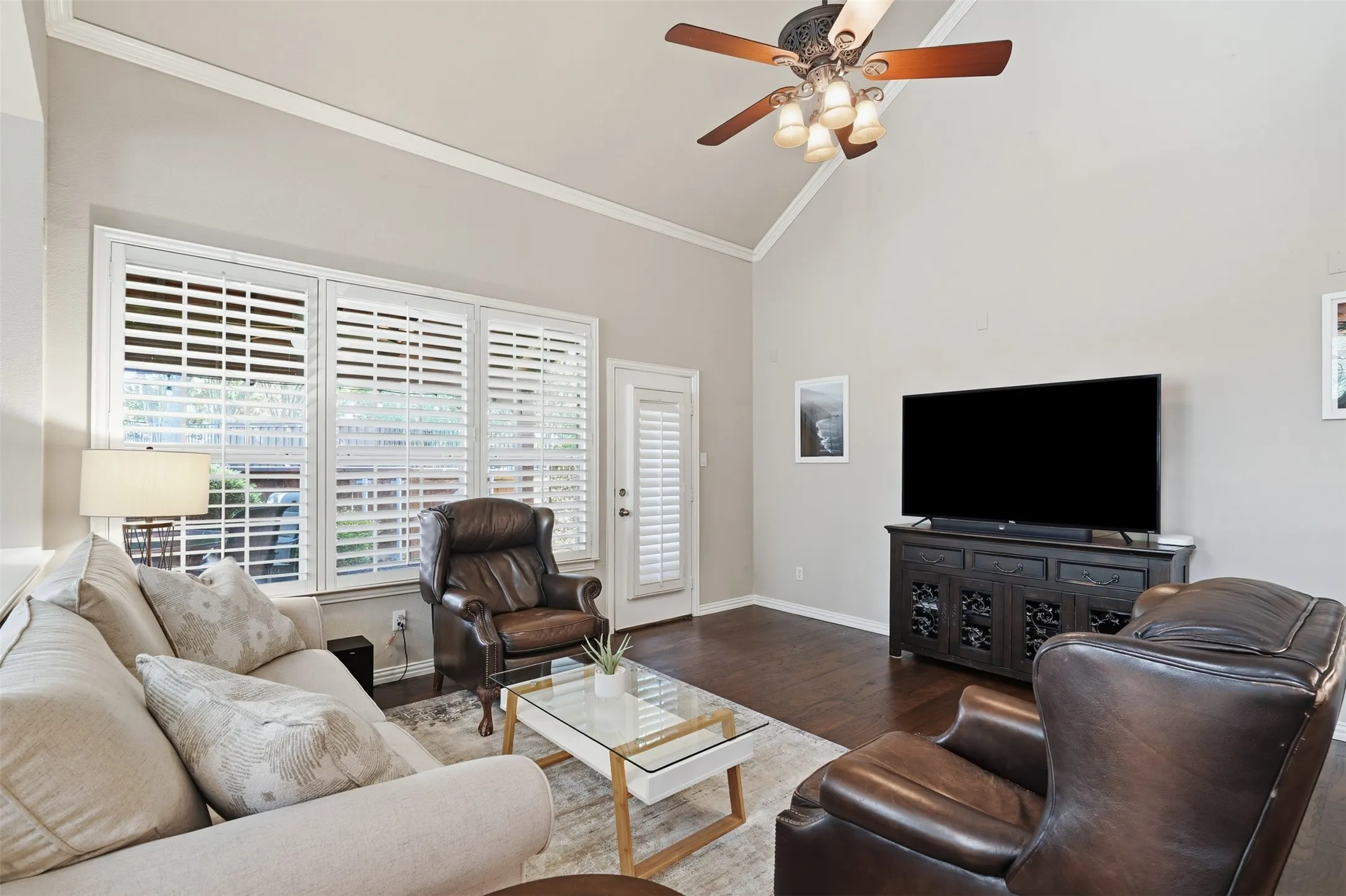 Townhouse For Sale in Denton County , 1724 Brookview Drive, Carrollton, Texas 75007, 3 Bedroom, 3 Bathroom, 2 Garage spaces, 2,008 Sqft, built in 2004, mls#21366135, Real Estate Agent in Carrollton, Homes For Sale in Denton county, Homes For Sale in Carrollton, Realtor in Carrollton Texas, Real Estate Brokerage Independent Realty Texas, Luminita Cordes Realtor