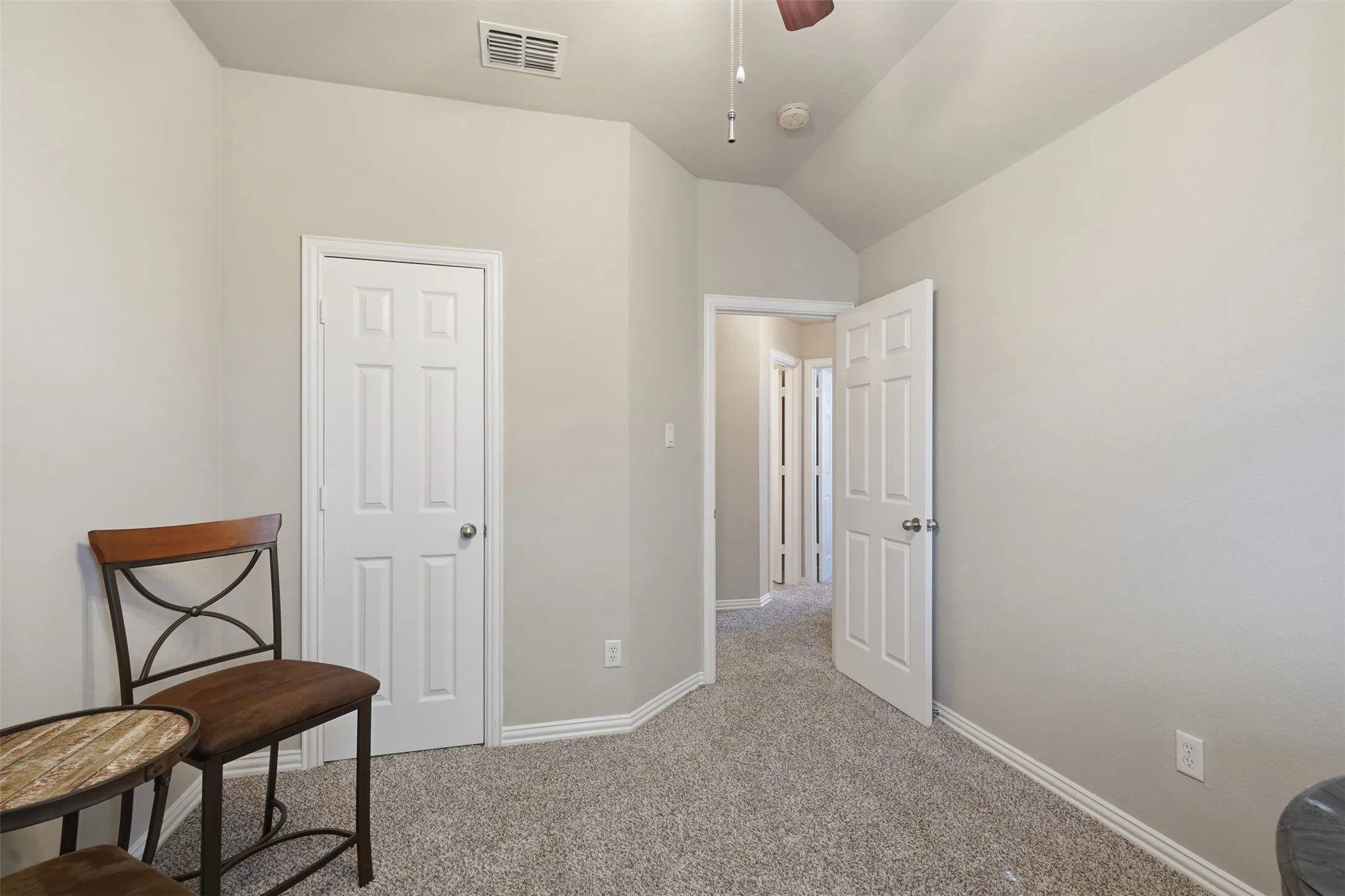 Townhouse For Sale in Denton County , 1724 Brookview Drive, Carrollton, Texas 75007, 3 Bedroom, 3 Bathroom, 2 Garage spaces, 2,008 Sqft, built in 2004, mls#21366135, Real Estate Agent in Carrollton, Homes For Sale in Denton county, Homes For Sale in Carrollton, Realtor in Carrollton Texas, Real Estate Brokerage Independent Realty Texas, Luminita Cordes Realtor