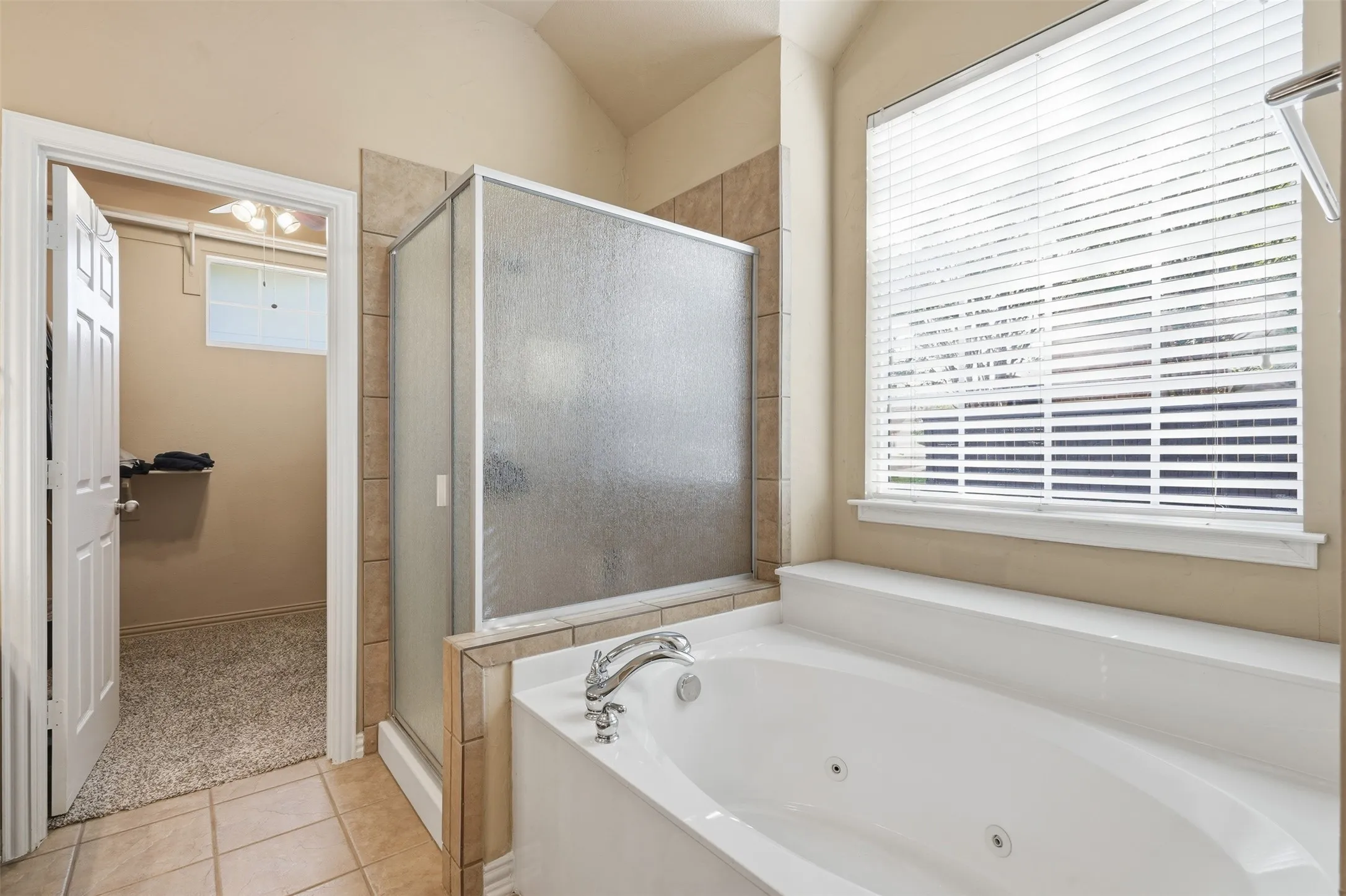 Townhouse For Sale in Denton County , 1724 Brookview Drive, Carrollton, Texas 75007, 3 Bedroom, 3 Bathroom, 2 Garage spaces, 2,008 Sqft, built in 2004, mls#21366135, Real Estate Agent in Carrollton, Homes For Sale in Denton county, Homes For Sale in Carrollton, Realtor in Carrollton Texas, Real Estate Brokerage Independent Realty Texas, Luminita Cordes Realtor