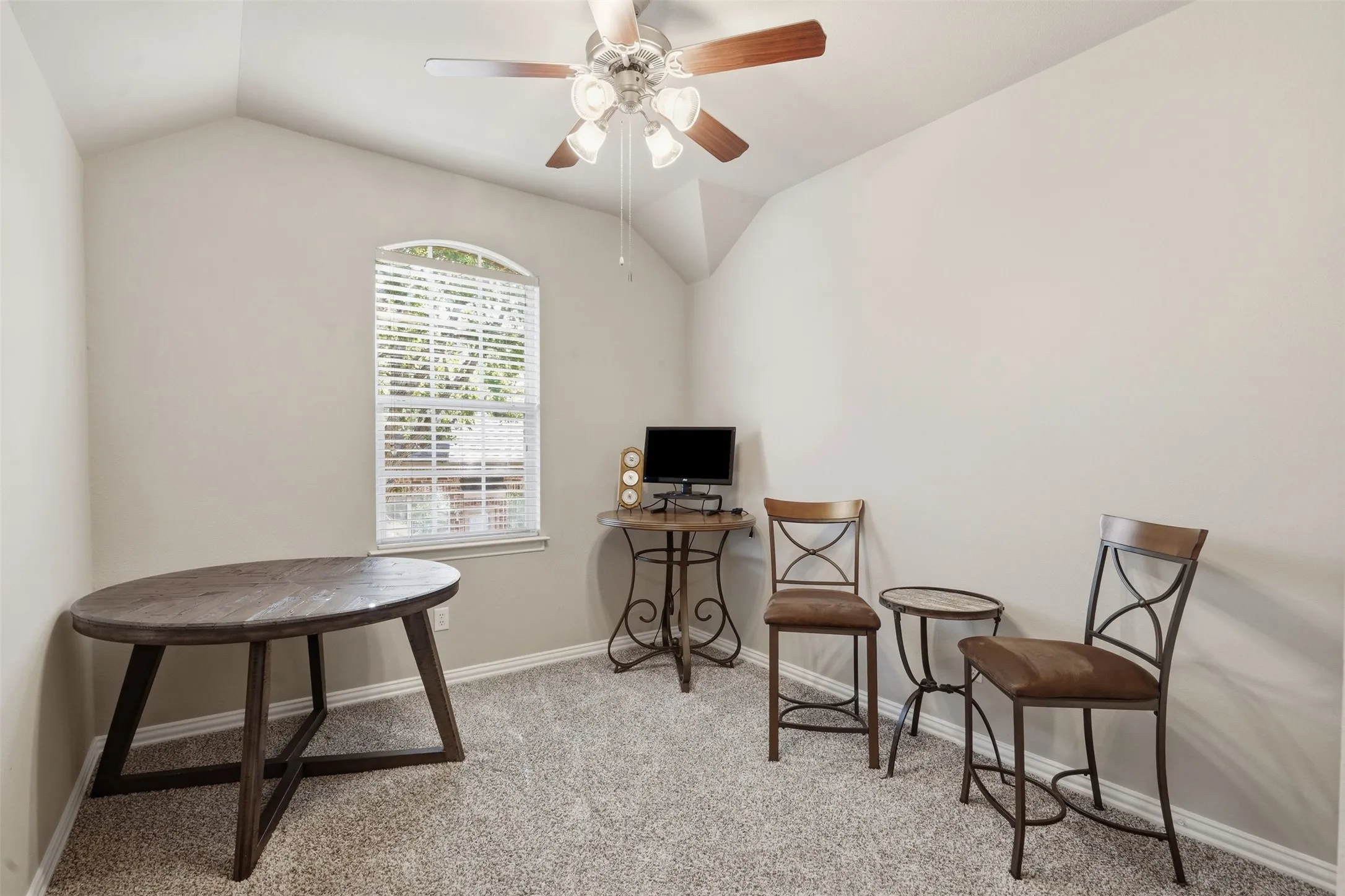 Townhouse For Sale in Denton County , 1724 Brookview Drive, Carrollton, Texas 75007, 3 Bedroom, 3 Bathroom, 2 Garage spaces, 2,008 Sqft, built in 2004, mls#21366135, Real Estate Agent in Carrollton, Homes For Sale in Denton county, Homes For Sale in Carrollton, Realtor in Carrollton Texas, Real Estate Brokerage Independent Realty Texas, Luminita Cordes Realtor