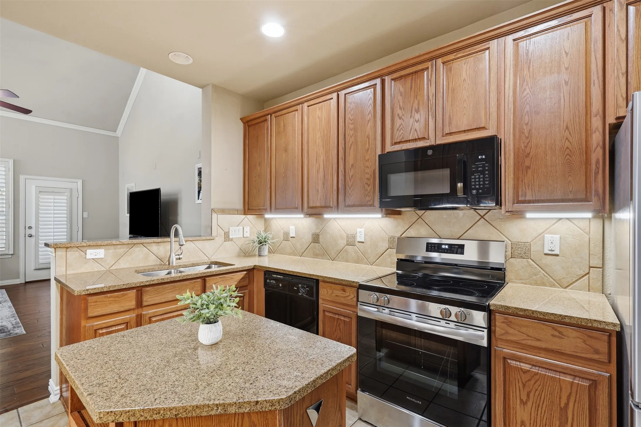 Townhouse For Sale in Denton County , 1724 Brookview Drive, Carrollton, Texas 75007, 3 Bedroom, 3 Bathroom, 2 Garage spaces, 2,008 Sqft, built in 2004, mls#21366135, Real Estate Agent in Carrollton, Homes For Sale in Denton county, Homes For Sale in Carrollton, Realtor in Carrollton Texas, Real Estate Brokerage Independent Realty Texas, Luminita Cordes Realtor