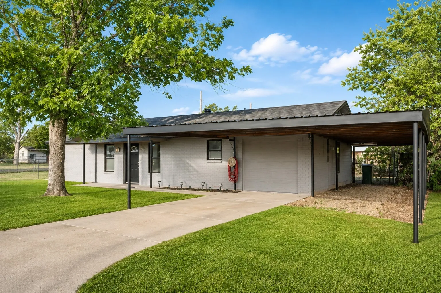 Single Family Residence For Sale in Archer County , 211 S Rose Street, Archer City, Texas 76351, 4 Bedroom, 2 Bathroom, Garage spaces, 1,350 Sqft, built in 1975, mls#21366351, Real Estate Agent in Archer City, Homes For Sale in Archer county, Homes For Sale in Archer City, Realtor in Archer City Texas, Real Estate Brokerage Independent Realty Texas, Luminita Cordes Realtor