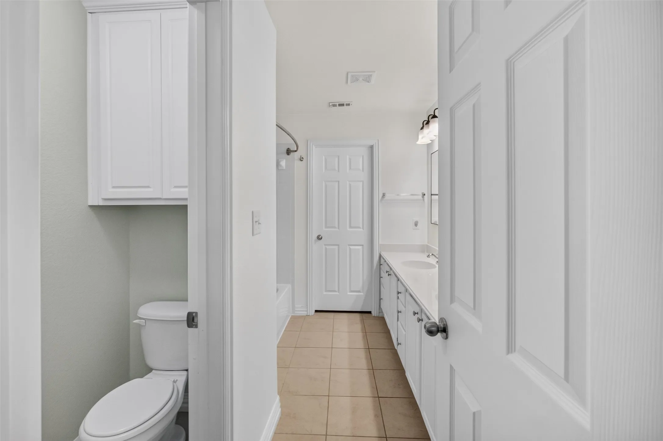 Single Family Residence For Sale in Tarrant County , 2205 College Avenue, Fort Worth, Texas 76110, 3 Bedroom, 3 Bathroom, 1 Garage spaces, 1,760 Sqft, built in 2005, mls#21345922, Real Estate Agent in Fort Worth, Homes For Sale in Tarrant county, Homes For Sale in Fort Worth, Realtor in Fort Worth Texas, Real Estate Brokerage Independent Realty Texas, Luminita Cordes Realtor