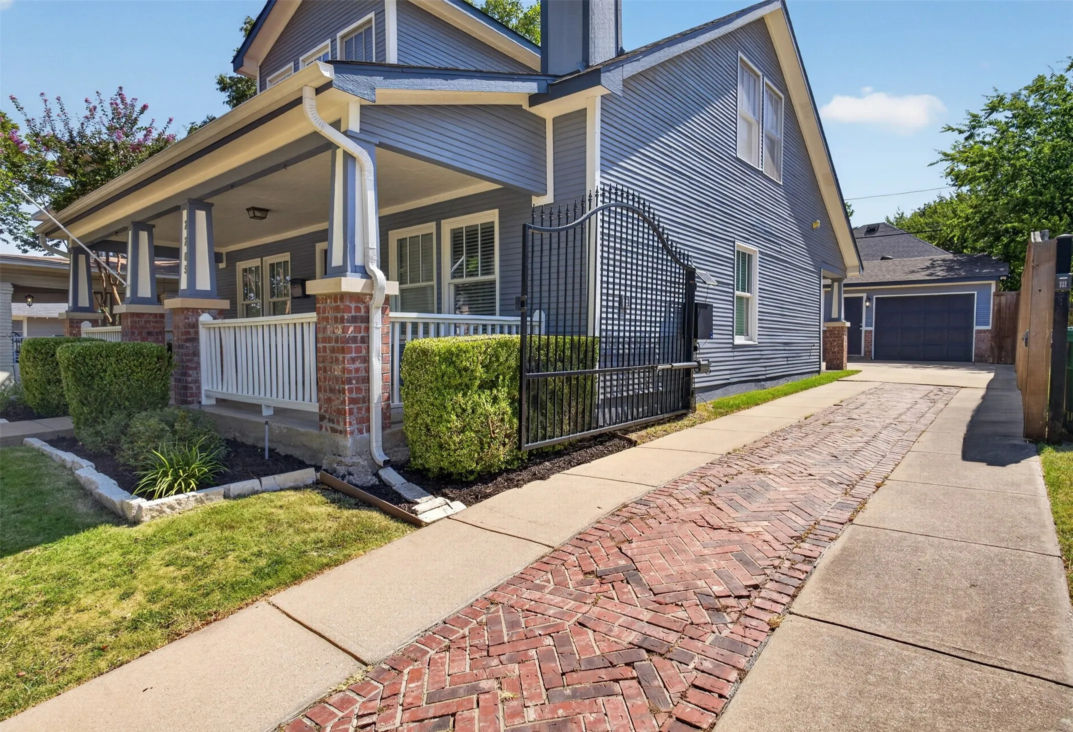 Single Family Residence For Sale in Tarrant County , 2205 College Avenue, Fort Worth, Texas 76110, 3 Bedroom, 3 Bathroom, 1 Garage spaces, 1,760 Sqft, built in 2005, mls#21345922, Real Estate Agent in Fort Worth, Homes For Sale in Tarrant county, Homes For Sale in Fort Worth, Realtor in Fort Worth Texas, Real Estate Brokerage Independent Realty Texas, Luminita Cordes Realtor