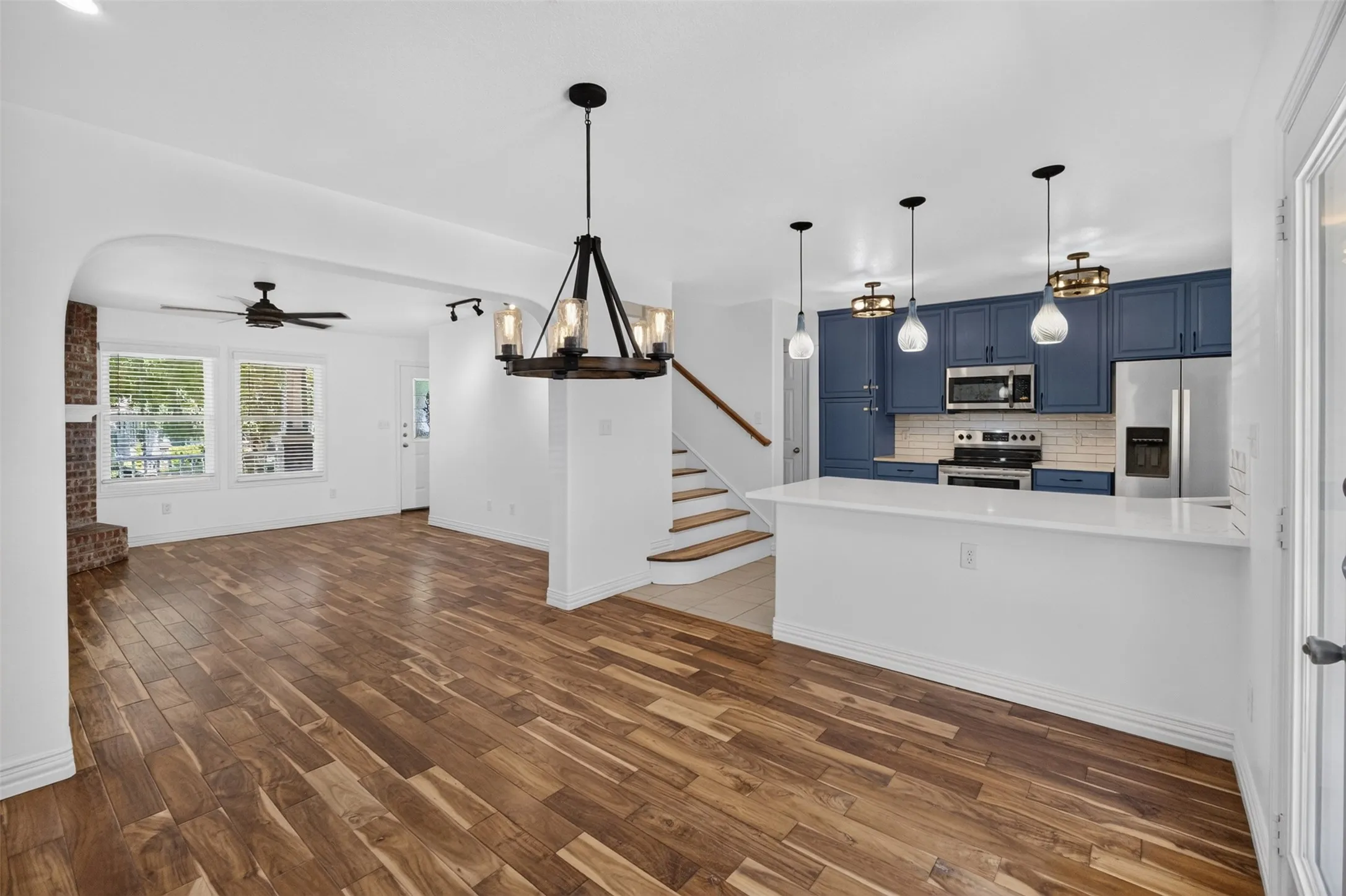 Single Family Residence For Sale in Tarrant County , 2205 College Avenue, Fort Worth, Texas 76110, 3 Bedroom, 3 Bathroom, 1 Garage spaces, 1,760 Sqft, built in 2005, mls#21345922, Real Estate Agent in Fort Worth, Homes For Sale in Tarrant county, Homes For Sale in Fort Worth, Realtor in Fort Worth Texas, Real Estate Brokerage Independent Realty Texas, Luminita Cordes Realtor