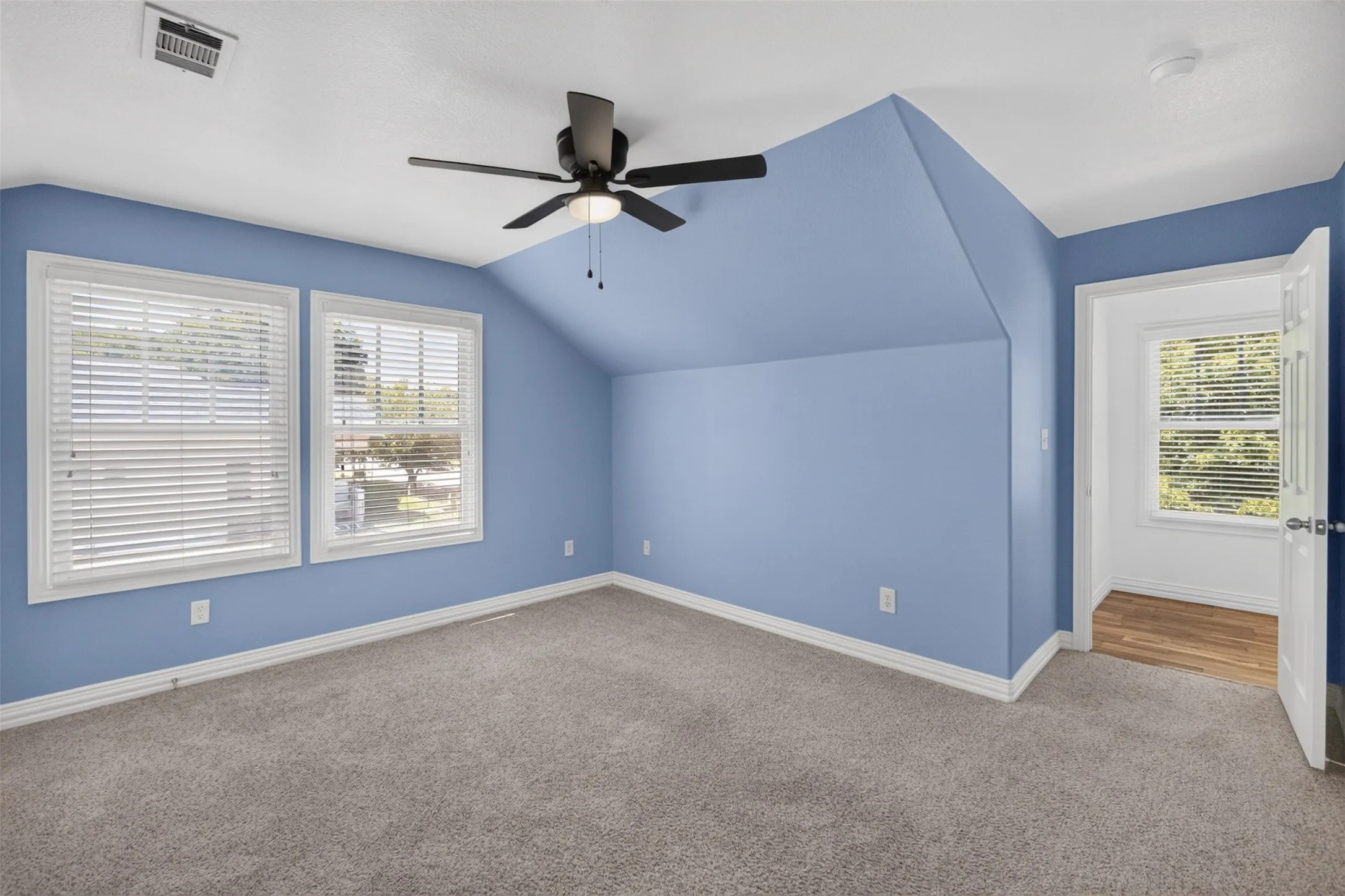 Single Family Residence For Sale in Tarrant County , 2205 College Avenue, Fort Worth, Texas 76110, 3 Bedroom, 3 Bathroom, 1 Garage spaces, 1,760 Sqft, built in 2005, mls#21345922, Real Estate Agent in Fort Worth, Homes For Sale in Tarrant county, Homes For Sale in Fort Worth, Realtor in Fort Worth Texas, Real Estate Brokerage Independent Realty Texas, Luminita Cordes Realtor