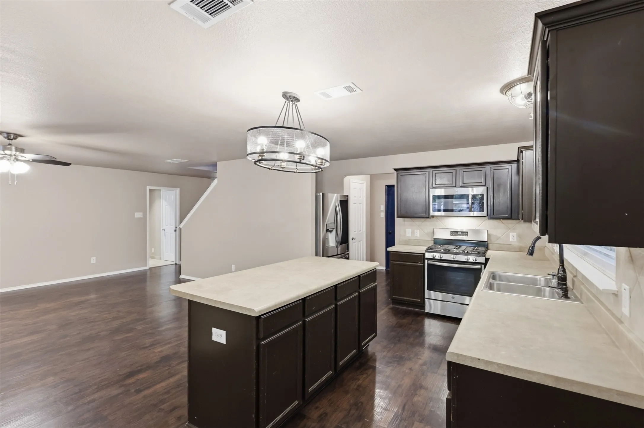Single Family Residence For Sale in Rockwall County , 218 Mulberry Drive, Fate, Texas 75087, 4 Bedroom, 3 Bathroom, 2 Garage spaces, 2,796 Sqft, built in 2005, mls#21364836, Real Estate Agent in Fate, Homes For Sale in Rockwall county, Homes For Sale in Fate, Realtor in Fate Texas, Real Estate Brokerage Independent Realty Texas, Luminita Cordes Realtor