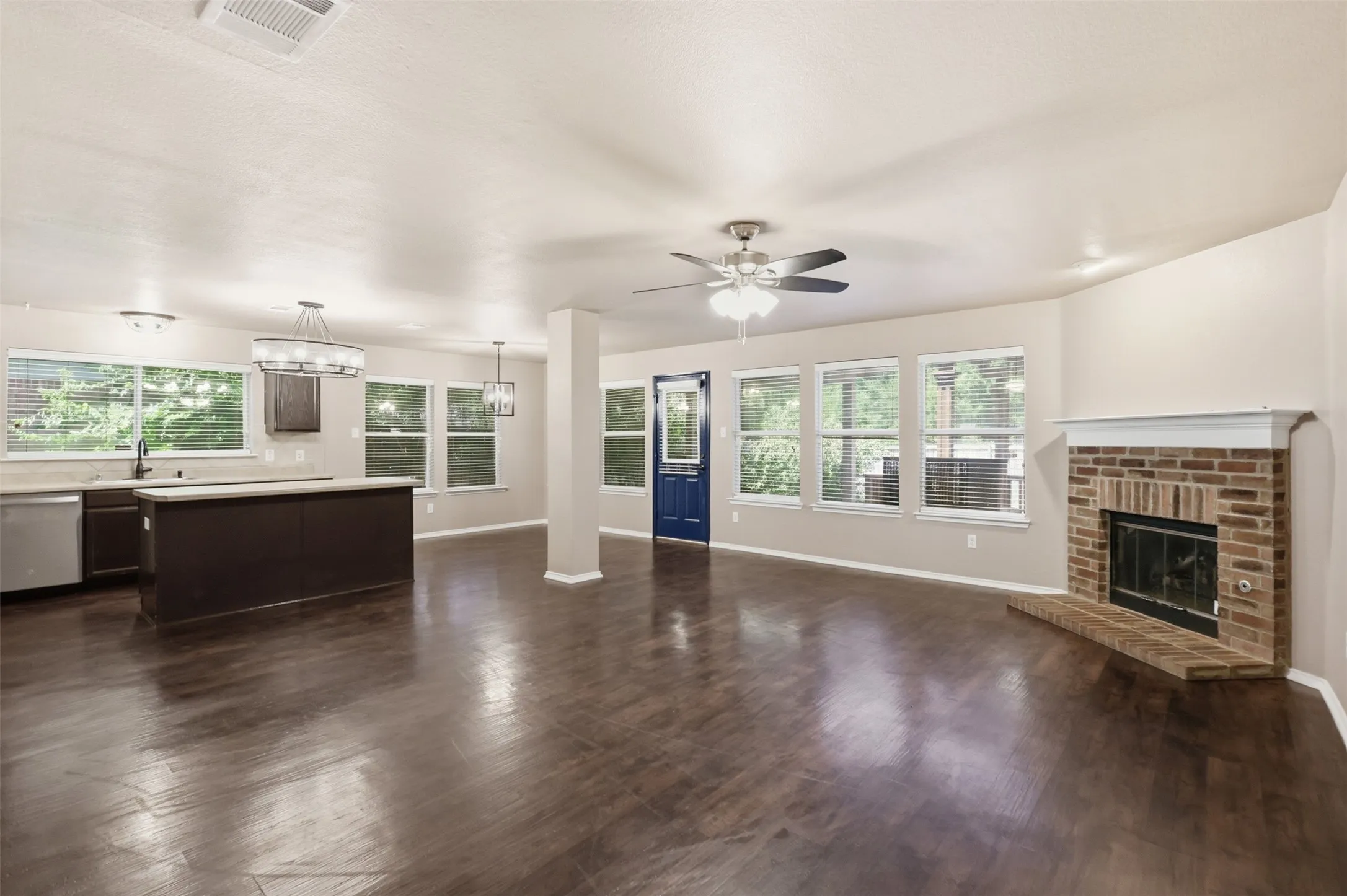 Single Family Residence For Sale in Rockwall County , 218 Mulberry Drive, Fate, Texas 75087, 4 Bedroom, 3 Bathroom, 2 Garage spaces, 2,796 Sqft, built in 2005, mls#21364836, Real Estate Agent in Fate, Homes For Sale in Rockwall county, Homes For Sale in Fate, Realtor in Fate Texas, Real Estate Brokerage Independent Realty Texas, Luminita Cordes Realtor