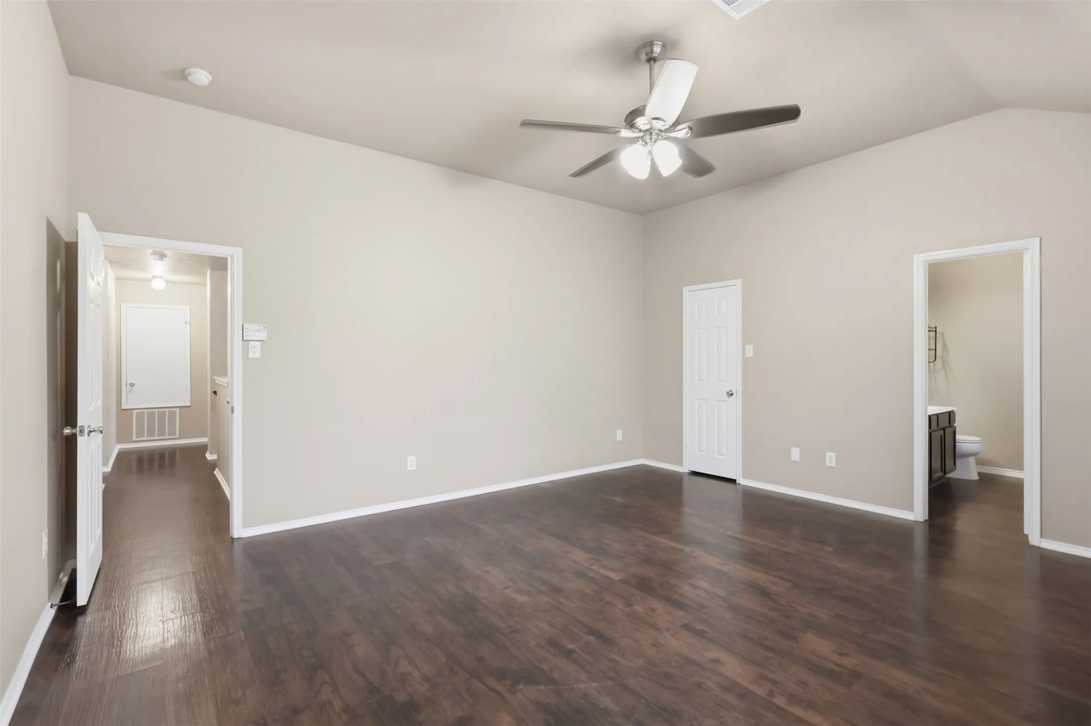 Single Family Residence For Sale in Rockwall County , 218 Mulberry Drive, Fate, Texas 75087, 4 Bedroom, 3 Bathroom, 2 Garage spaces, 2,796 Sqft, built in 2005, mls#21364836, Real Estate Agent in Fate, Homes For Sale in Rockwall county, Homes For Sale in Fate, Realtor in Fate Texas, Real Estate Brokerage Independent Realty Texas, Luminita Cordes Realtor