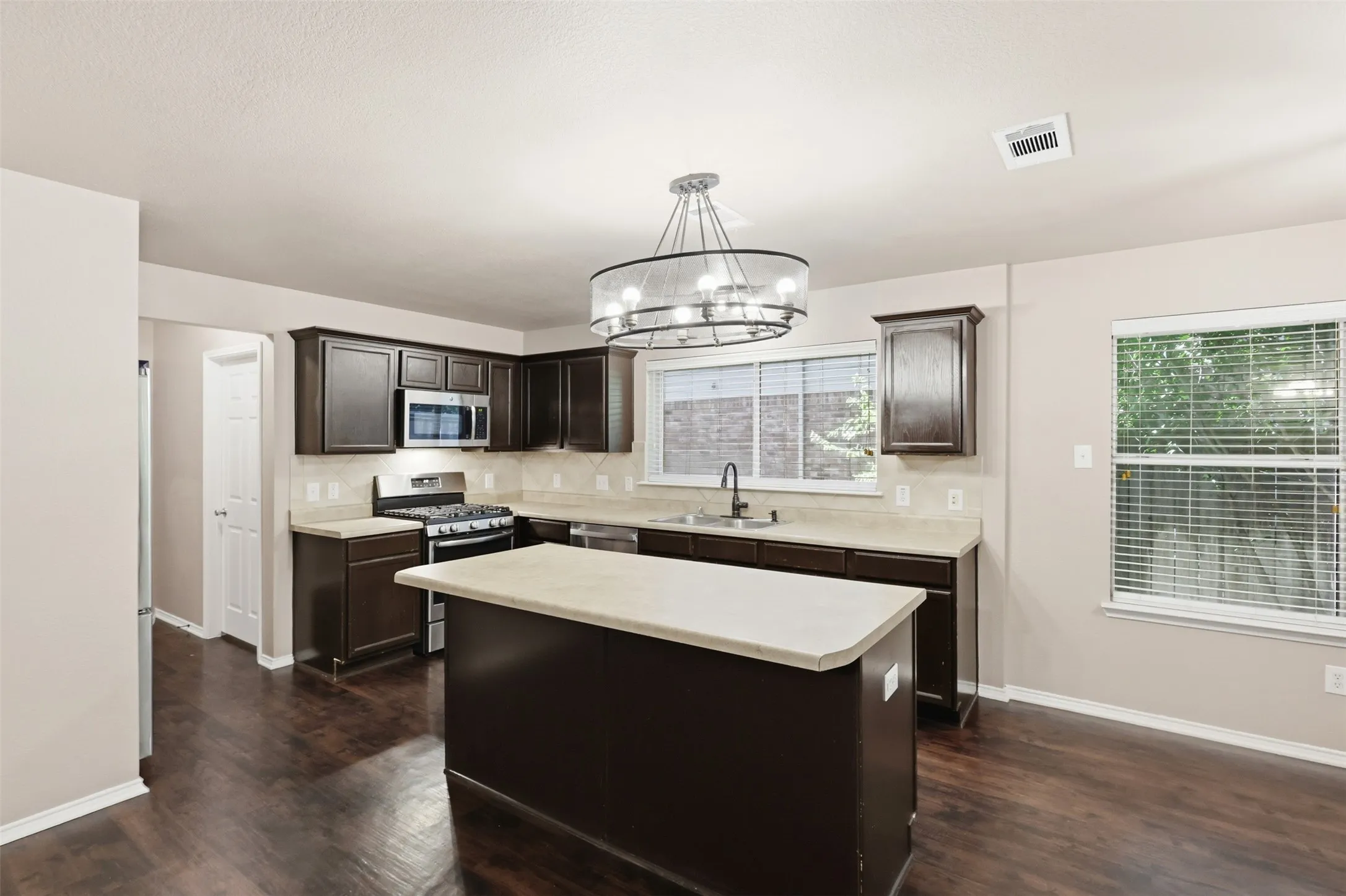 Single Family Residence For Sale in Rockwall County , 218 Mulberry Drive, Fate, Texas 75087, 4 Bedroom, 3 Bathroom, 2 Garage spaces, 2,796 Sqft, built in 2005, mls#21364836, Real Estate Agent in Fate, Homes For Sale in Rockwall county, Homes For Sale in Fate, Realtor in Fate Texas, Real Estate Brokerage Independent Realty Texas, Luminita Cordes Realtor