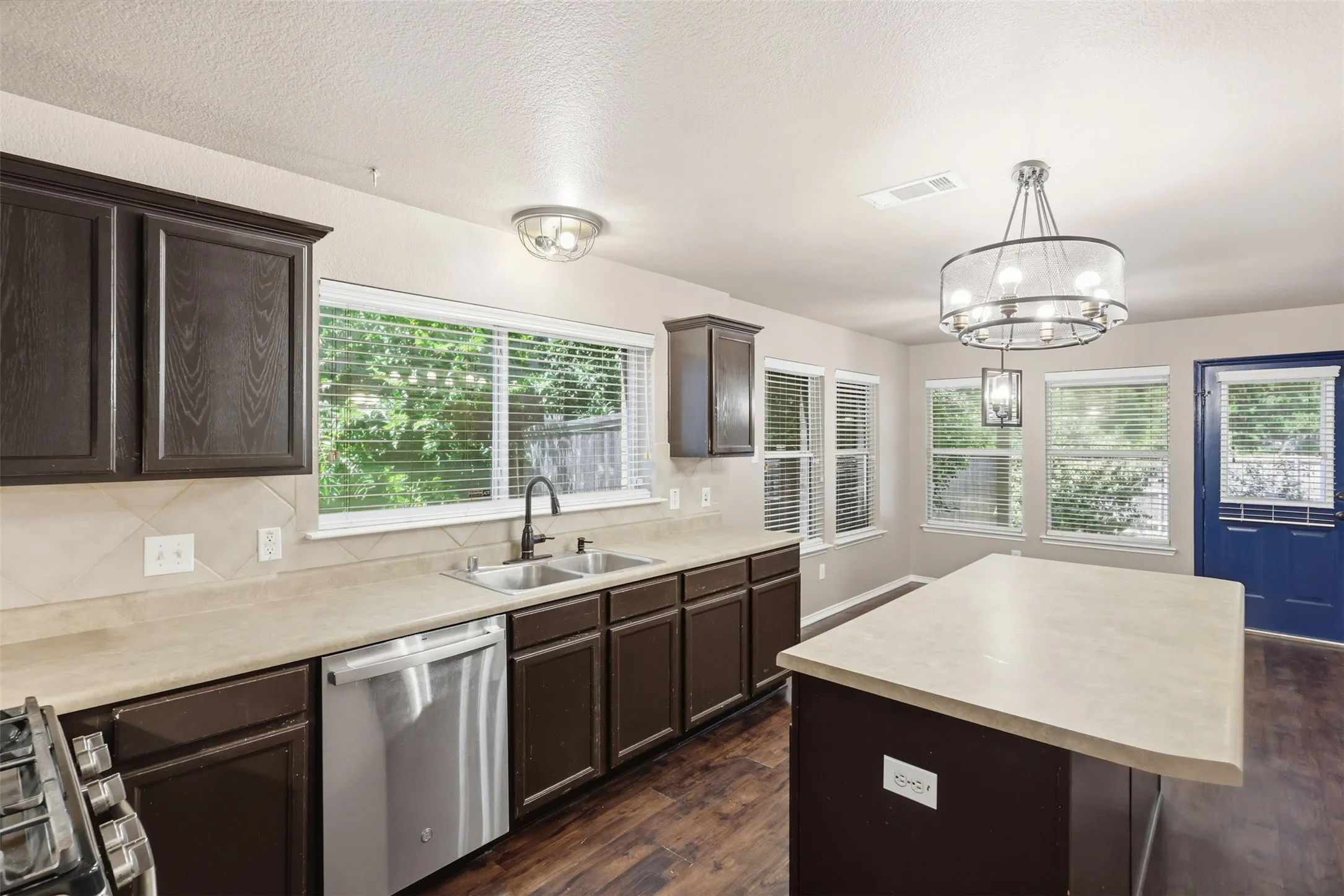 Single Family Residence For Sale in Rockwall County , 218 Mulberry Drive, Fate, Texas 75087, 4 Bedroom, 3 Bathroom, 2 Garage spaces, 2,796 Sqft, built in 2005, mls#21364836, Real Estate Agent in Fate, Homes For Sale in Rockwall county, Homes For Sale in Fate, Realtor in Fate Texas, Real Estate Brokerage Independent Realty Texas, Luminita Cordes Realtor