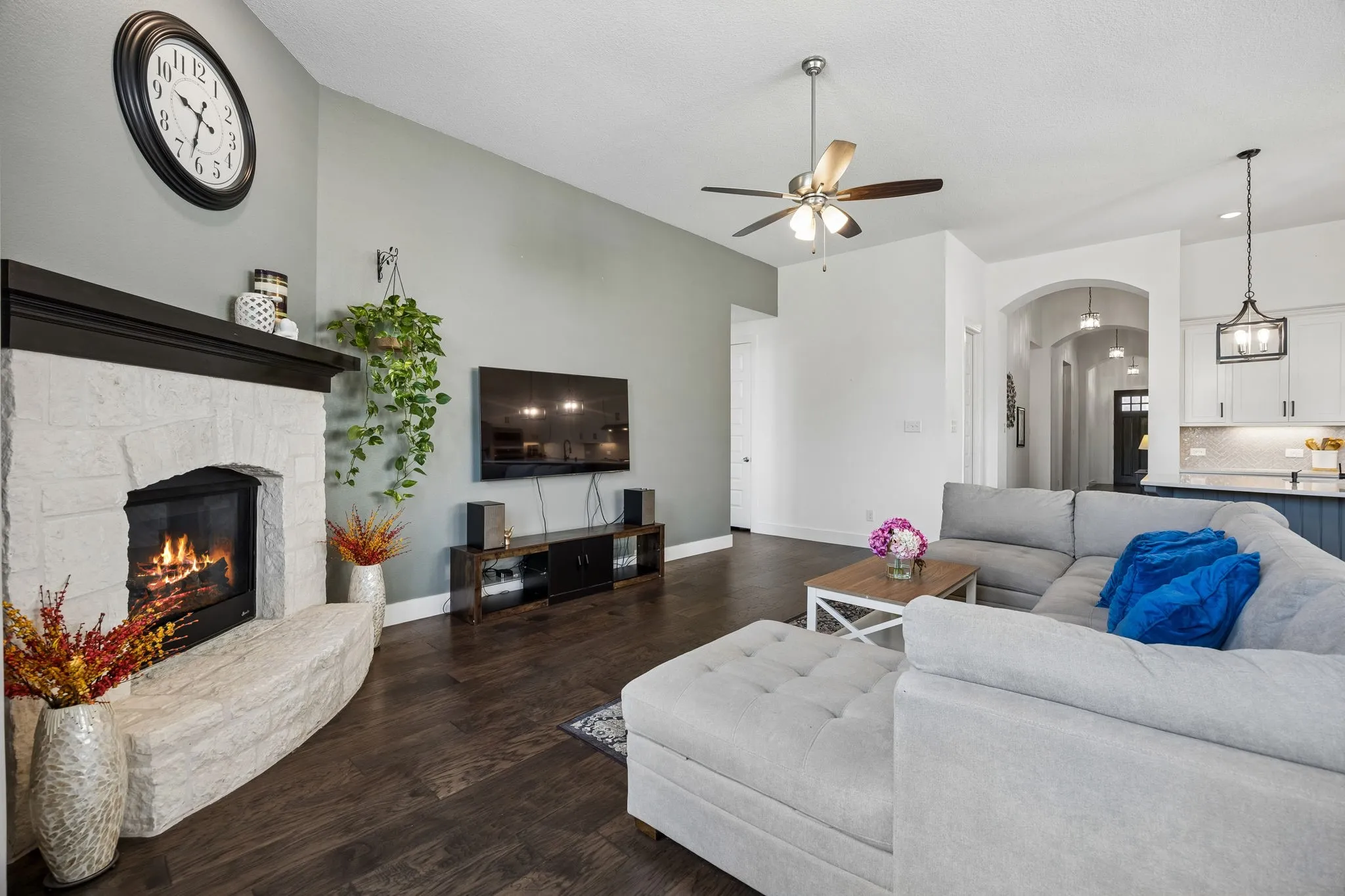 Single Family Residence For Sale in Denton County , 1425 Appaloosa Drive, Aubrey, Texas 76227, 4 Bedroom, 3 Bathroom, 2 Garage spaces, 2,276 Sqft, built in 2019, mls#21361134, Real Estate Agent in Aubrey, Homes For Sale in Denton county, Homes For Sale in Aubrey, Realtor in Aubrey Texas, Real Estate Brokerage Independent Realty Texas, Luminita Cordes Realtor