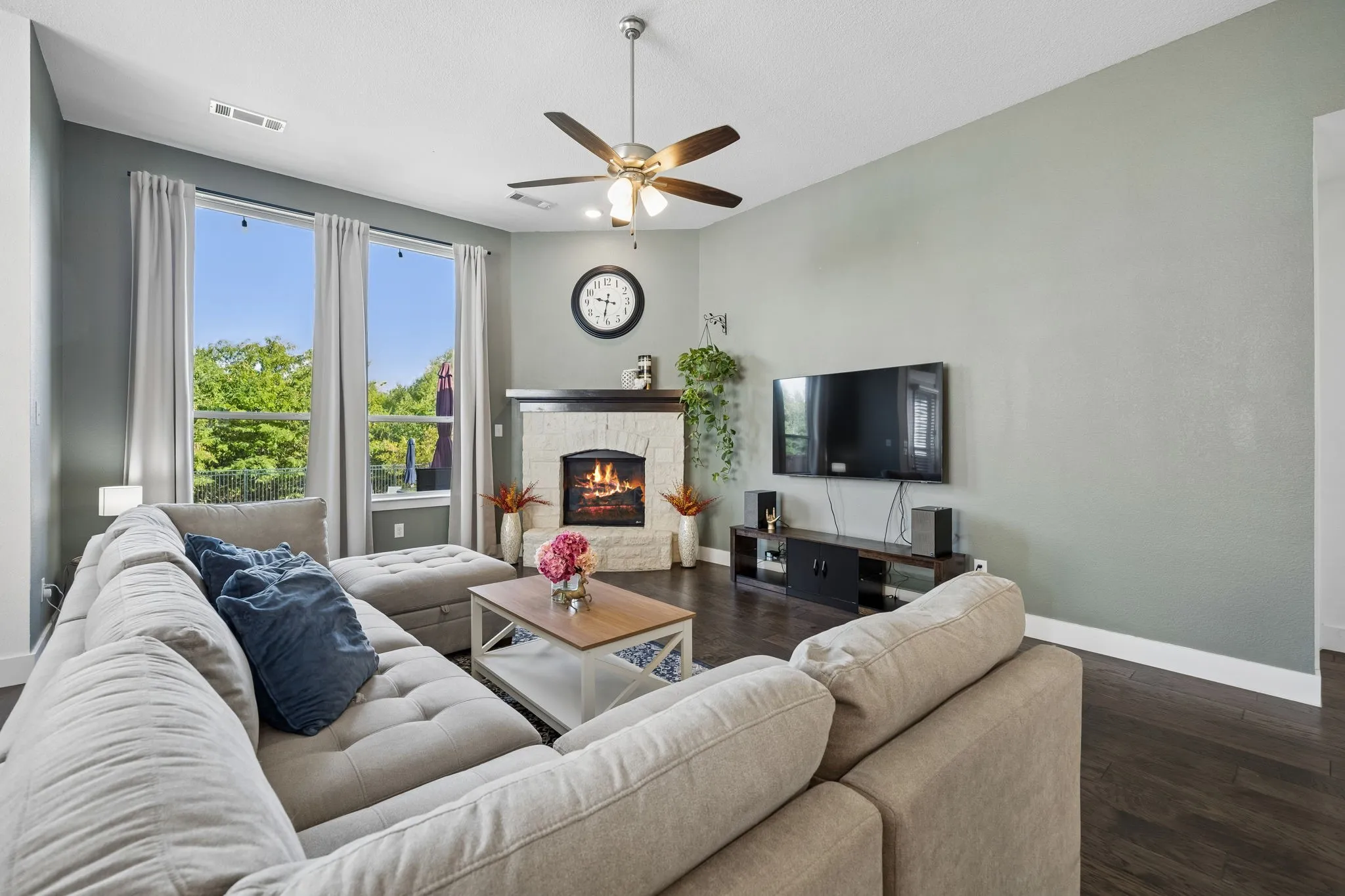 Single Family Residence For Sale in Denton County , 1425 Appaloosa Drive, Aubrey, Texas 76227, 4 Bedroom, 3 Bathroom, 2 Garage spaces, 2,276 Sqft, built in 2019, mls#21361134, Real Estate Agent in Aubrey, Homes For Sale in Denton county, Homes For Sale in Aubrey, Realtor in Aubrey Texas, Real Estate Brokerage Independent Realty Texas, Luminita Cordes Realtor