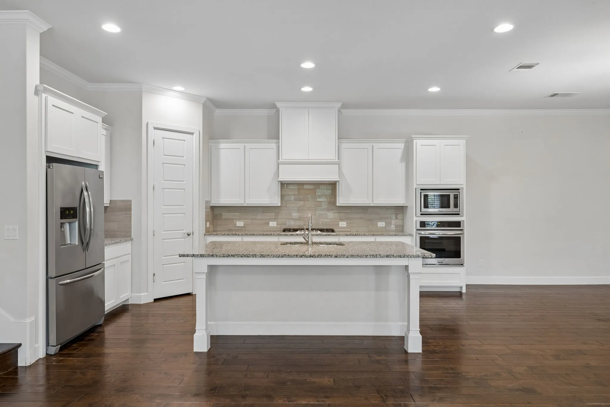 Single Family Residence For Sale in Tarrant County , 4016 Red Lynx Lane, Arlington, Texas 76005, 3 Bedroom, 4 Bathroom, 2 Garage spaces, 2,883 Sqft, built in 2015, mls#21366165, Real Estate Agent in Arlington, Homes For Sale in Tarrant county, Homes For Sale in Arlington, Realtor in Arlington Texas, Real Estate Brokerage Independent Realty Texas, Luminita Cordes Realtor
