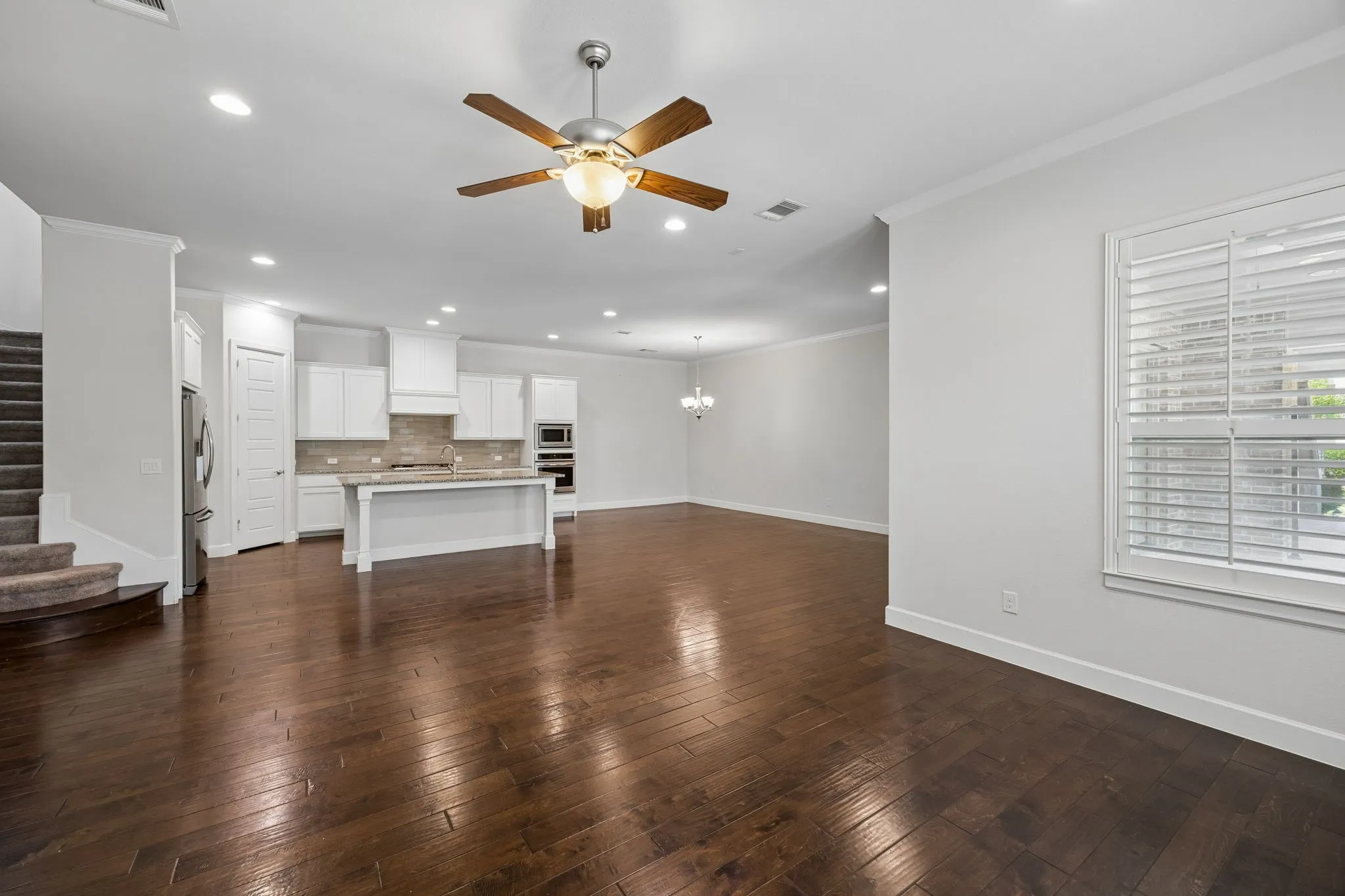Single Family Residence For Sale in Tarrant County , 4016 Red Lynx Lane, Arlington, Texas 76005, 3 Bedroom, 4 Bathroom, 2 Garage spaces, 2,883 Sqft, built in 2015, mls#21366165, Real Estate Agent in Arlington, Homes For Sale in Tarrant county, Homes For Sale in Arlington, Realtor in Arlington Texas, Real Estate Brokerage Independent Realty Texas, Luminita Cordes Realtor