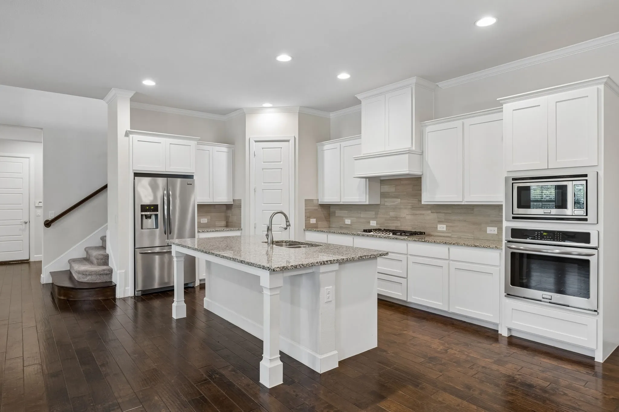 Single Family Residence For Sale in Tarrant County , 4016 Red Lynx Lane, Arlington, Texas 76005, 3 Bedroom, 4 Bathroom, 2 Garage spaces, 2,883 Sqft, built in 2015, mls#21366165, Real Estate Agent in Arlington, Homes For Sale in Tarrant county, Homes For Sale in Arlington, Realtor in Arlington Texas, Real Estate Brokerage Independent Realty Texas, Luminita Cordes Realtor