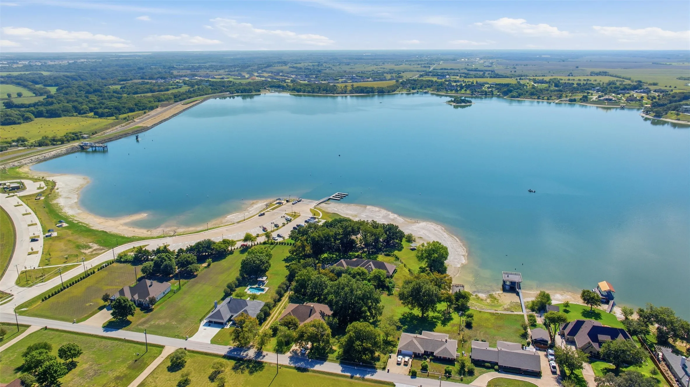 Just a 3 minuets away from Waxahachie Lake!