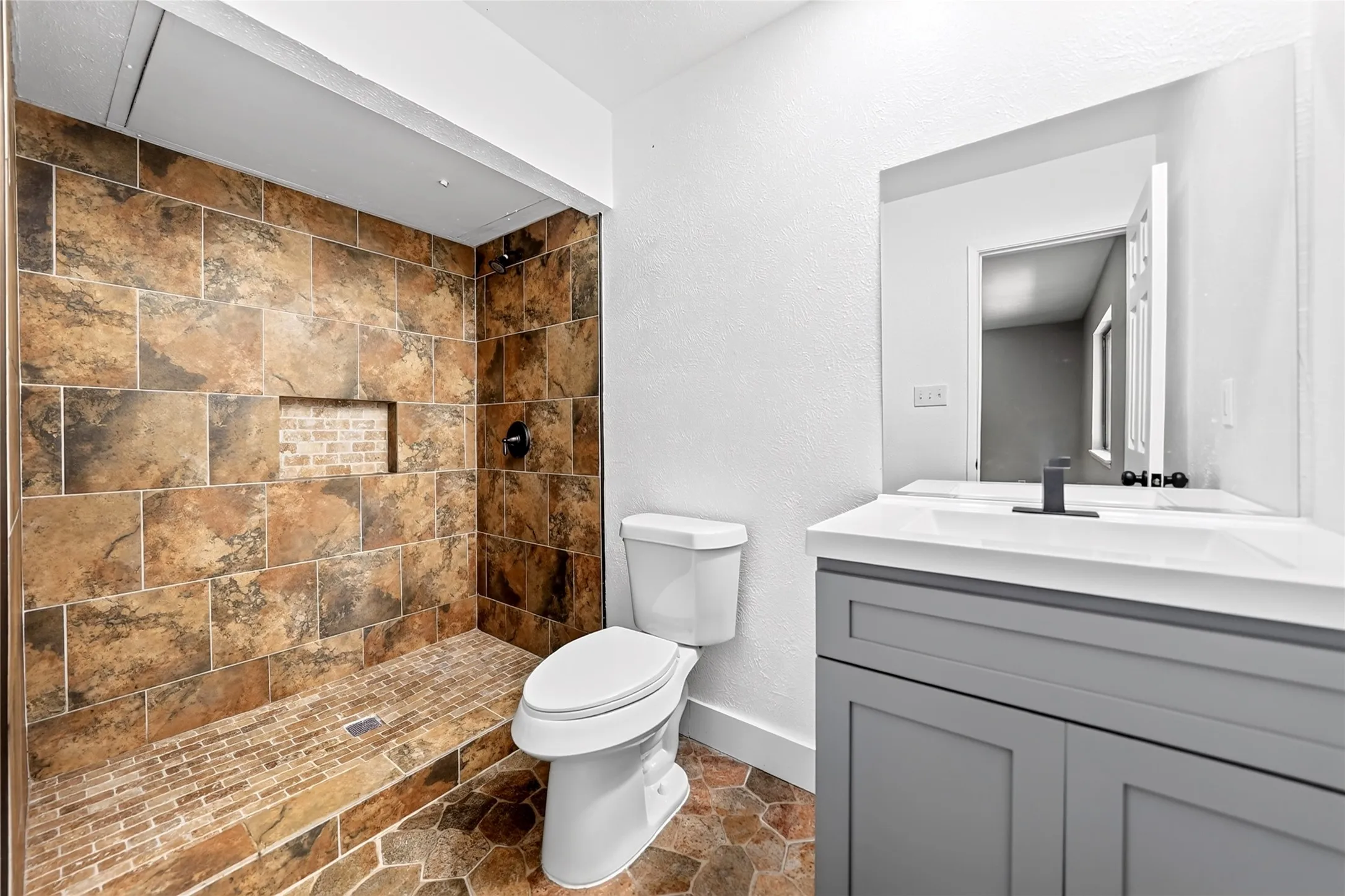 Single Family Residence For Sale in Kaufman County , 524 Woodcrest Way, Forney, Texas 75126, 3 Bedroom, 2 Bathroom, 2 Garage spaces, 1,416 Sqft, built in 1975, mls#21365624, Real Estate Agent in Forney, Homes For Sale in Kaufman county, Homes For Sale in Forney, Realtor in Forney Texas, Real Estate Brokerage Independent Realty Texas, Luminita Cordes Realtor