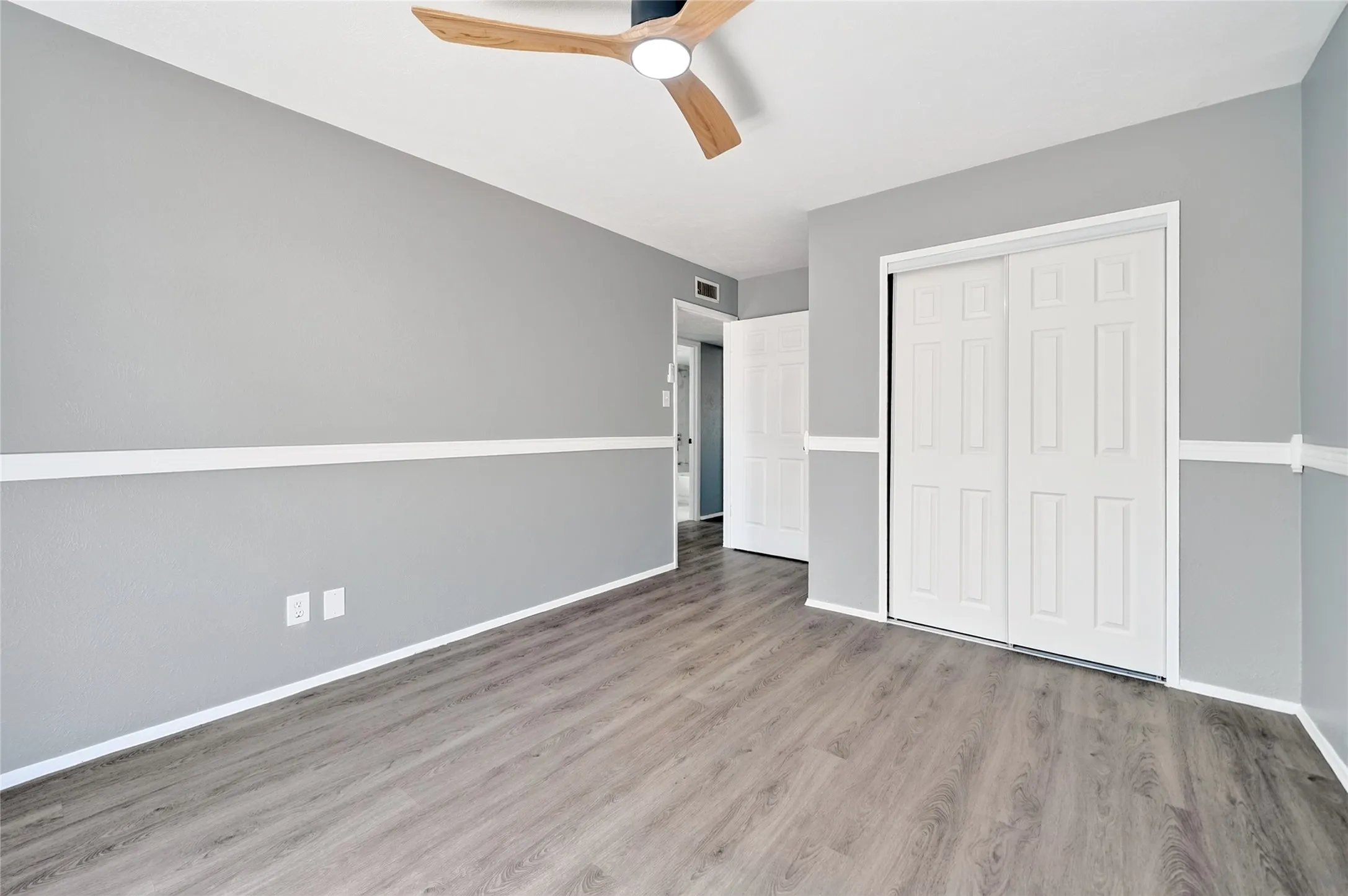 Single Family Residence For Sale in Kaufman County , 524 Woodcrest Way, Forney, Texas 75126, 3 Bedroom, 2 Bathroom, 2 Garage spaces, 1,416 Sqft, built in 1975, mls#21365624, Real Estate Agent in Forney, Homes For Sale in Kaufman county, Homes For Sale in Forney, Realtor in Forney Texas, Real Estate Brokerage Independent Realty Texas, Luminita Cordes Realtor