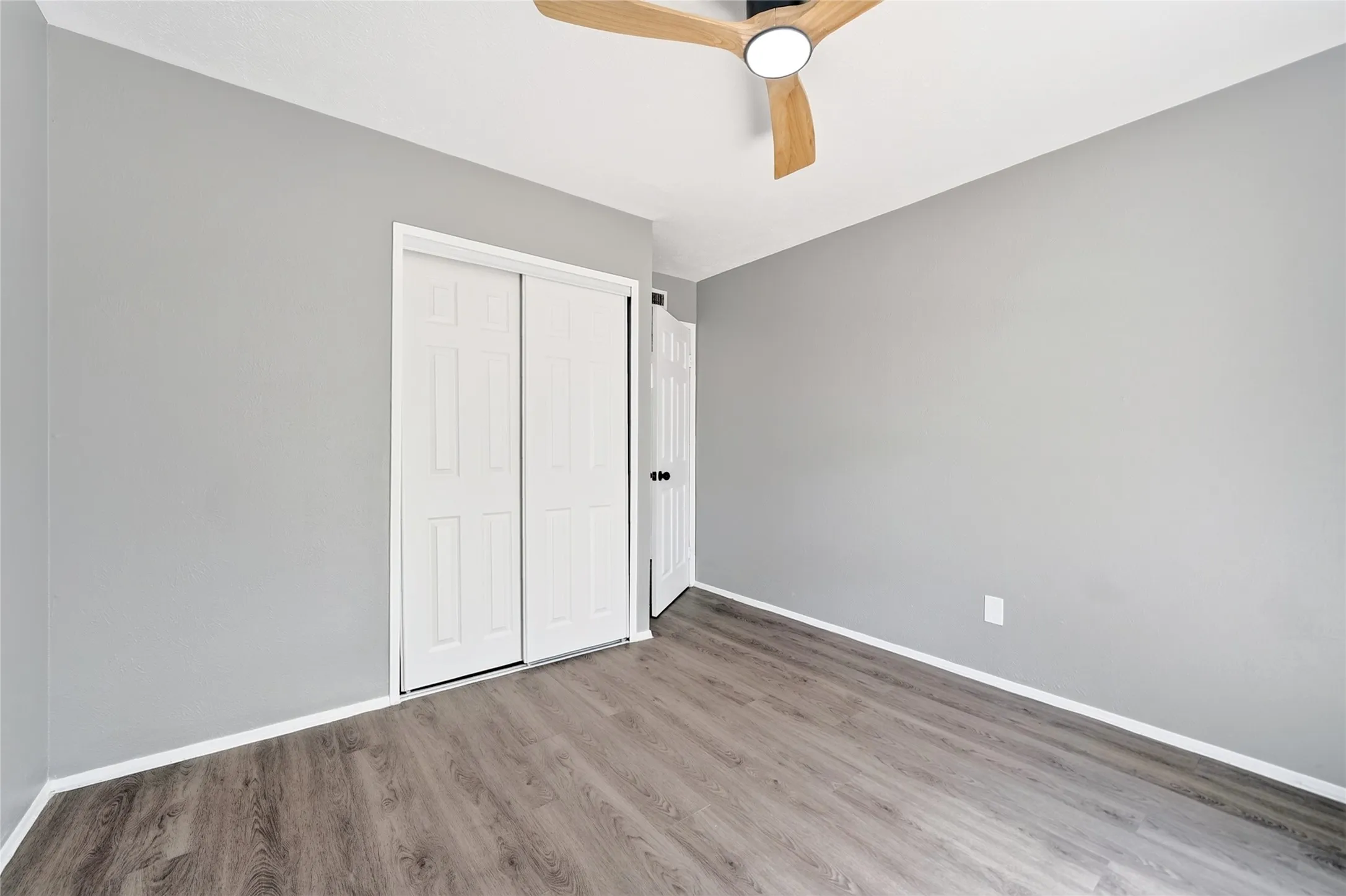 Single Family Residence For Sale in Kaufman County , 524 Woodcrest Way, Forney, Texas 75126, 3 Bedroom, 2 Bathroom, 2 Garage spaces, 1,416 Sqft, built in 1975, mls#21365624, Real Estate Agent in Forney, Homes For Sale in Kaufman county, Homes For Sale in Forney, Realtor in Forney Texas, Real Estate Brokerage Independent Realty Texas, Luminita Cordes Realtor