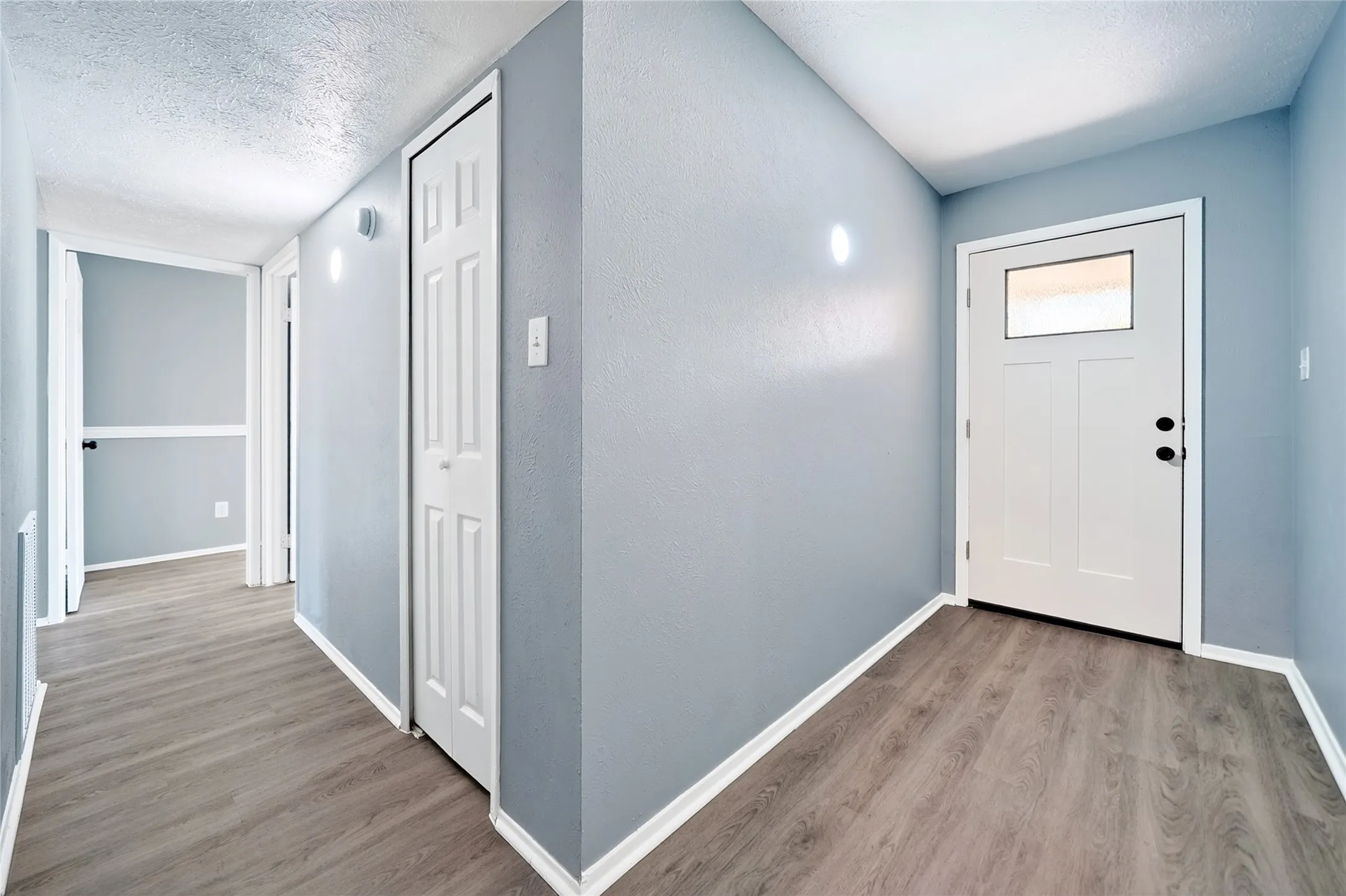 Single Family Residence For Sale in Kaufman County , 524 Woodcrest Way, Forney, Texas 75126, 3 Bedroom, 2 Bathroom, 2 Garage spaces, 1,416 Sqft, built in 1975, mls#21365624, Real Estate Agent in Forney, Homes For Sale in Kaufman county, Homes For Sale in Forney, Realtor in Forney Texas, Real Estate Brokerage Independent Realty Texas, Luminita Cordes Realtor