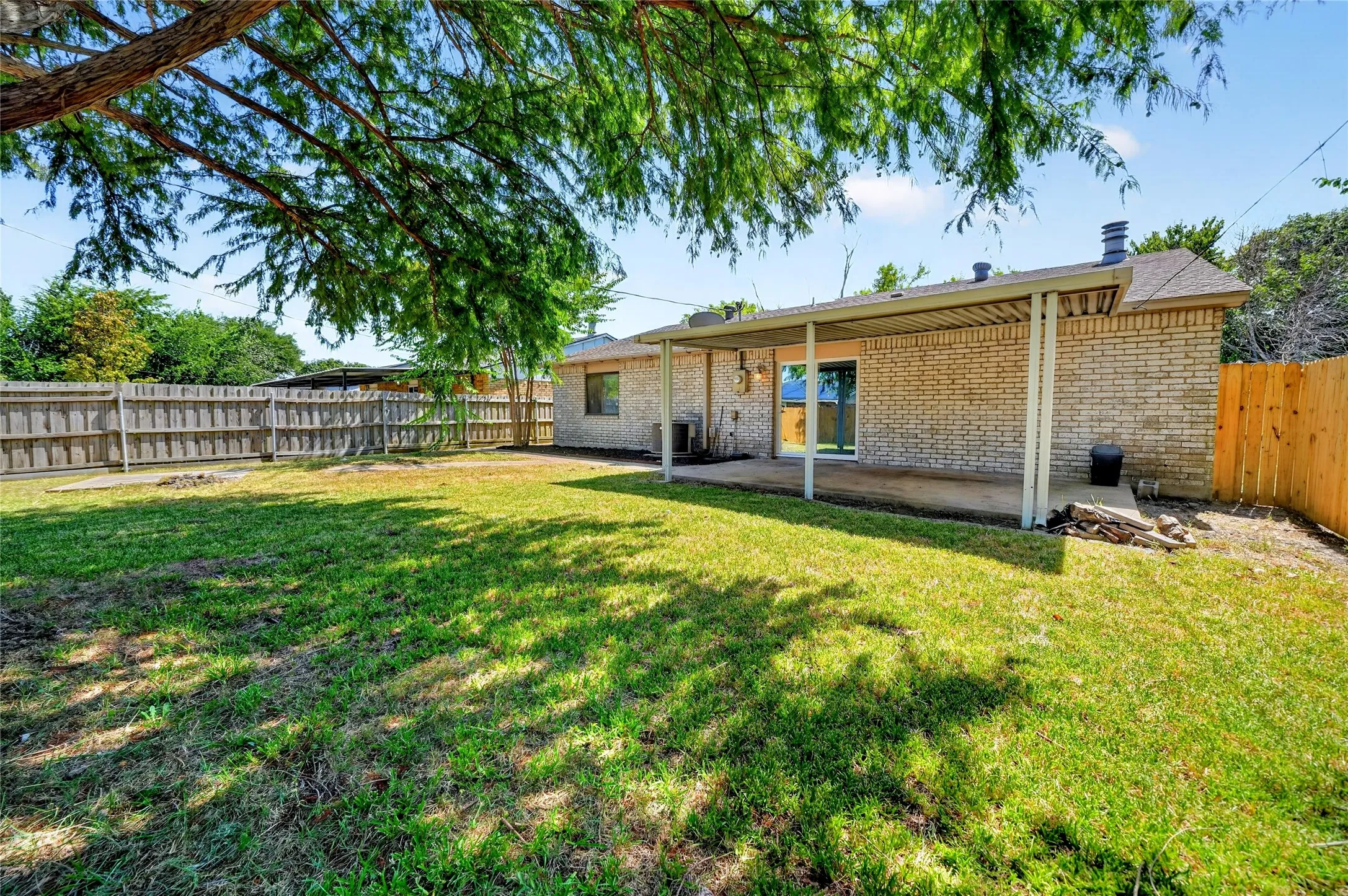 Single Family Residence For Sale in Kaufman County , 524 Woodcrest Way, Forney, Texas 75126, 3 Bedroom, 2 Bathroom, 2 Garage spaces, 1,416 Sqft, built in 1975, mls#21365624, Real Estate Agent in Forney, Homes For Sale in Kaufman county, Homes For Sale in Forney, Realtor in Forney Texas, Real Estate Brokerage Independent Realty Texas, Luminita Cordes Realtor