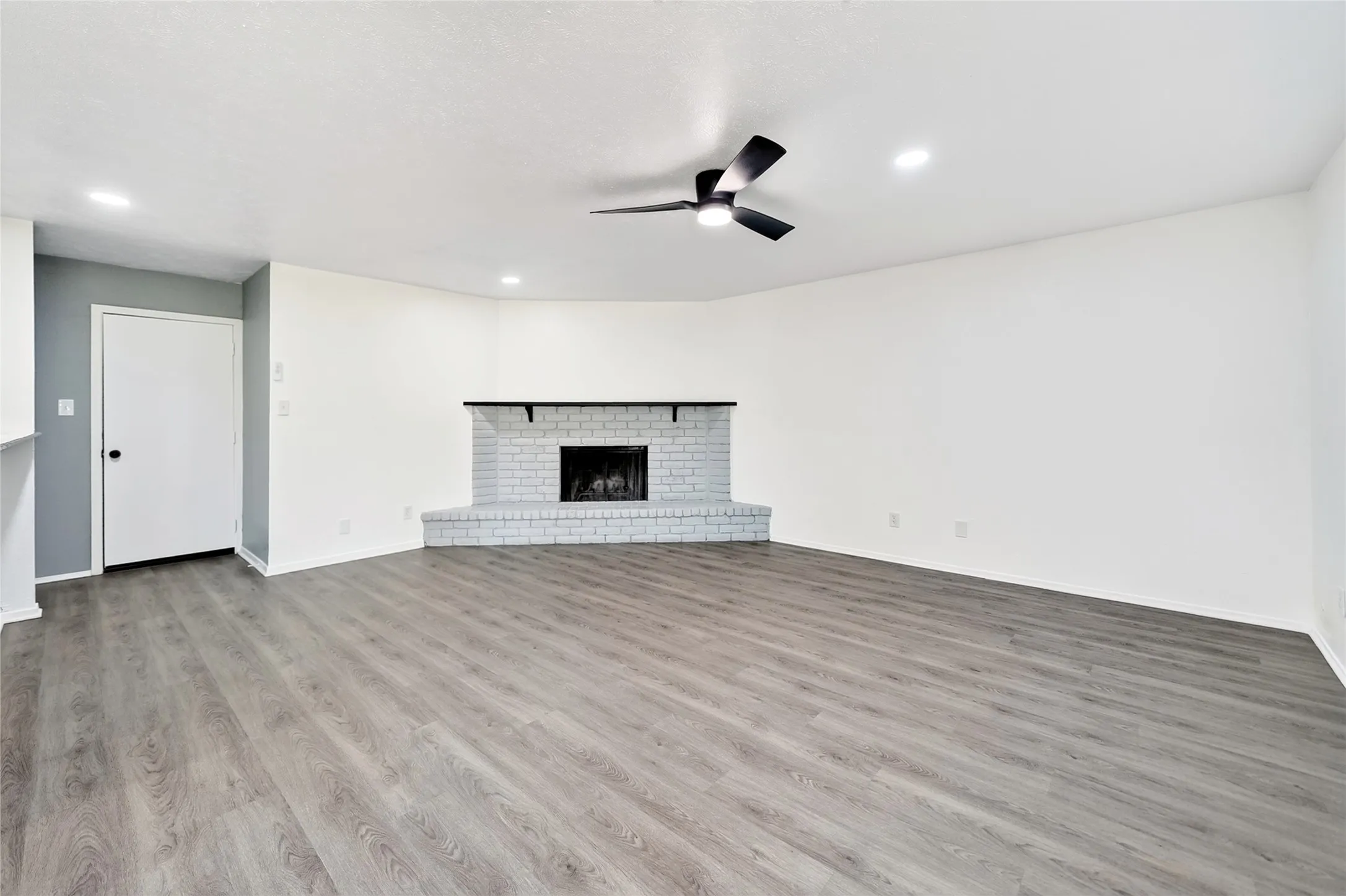 Single Family Residence For Sale in Kaufman County , 524 Woodcrest Way, Forney, Texas 75126, 3 Bedroom, 2 Bathroom, 2 Garage spaces, 1,416 Sqft, built in 1975, mls#21365624, Real Estate Agent in Forney, Homes For Sale in Kaufman county, Homes For Sale in Forney, Realtor in Forney Texas, Real Estate Brokerage Independent Realty Texas, Luminita Cordes Realtor