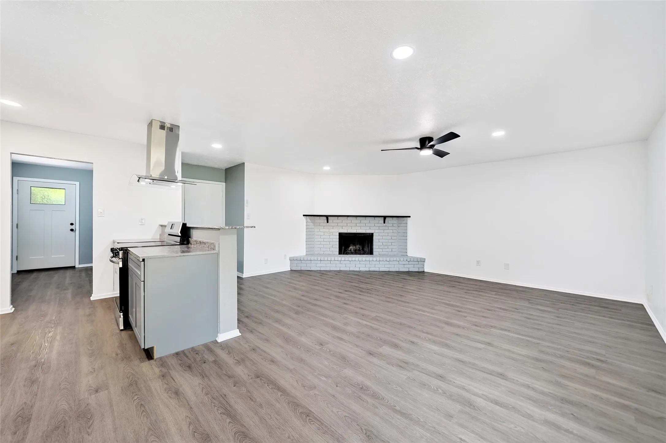 Single Family Residence For Sale in Kaufman County , 524 Woodcrest Way, Forney, Texas 75126, 3 Bedroom, 2 Bathroom, 2 Garage spaces, 1,416 Sqft, built in 1975, mls#21365624, Real Estate Agent in Forney, Homes For Sale in Kaufman county, Homes For Sale in Forney, Realtor in Forney Texas, Real Estate Brokerage Independent Realty Texas, Luminita Cordes Realtor