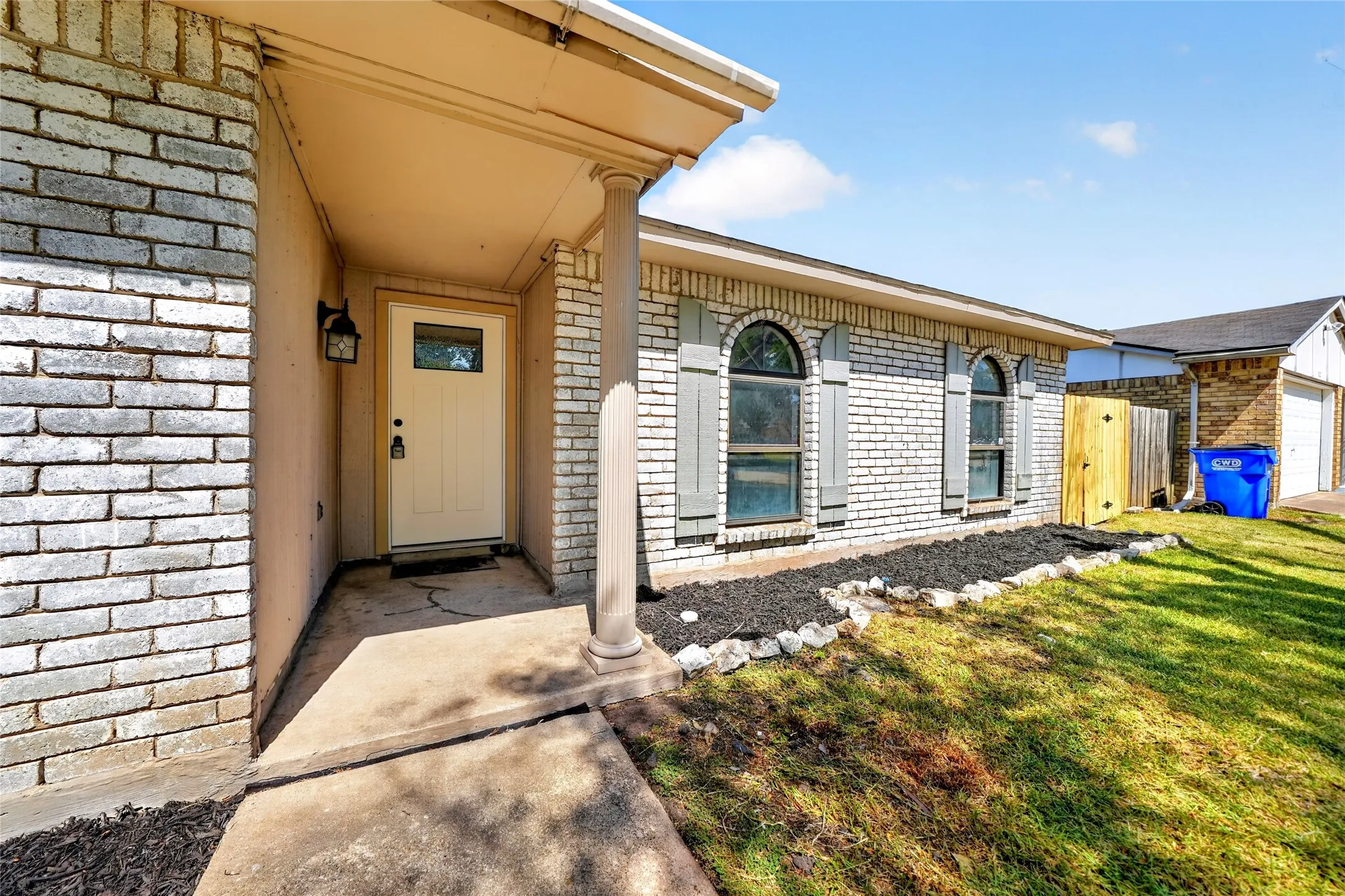 Single Family Residence For Sale in Kaufman County , 524 Woodcrest Way, Forney, Texas 75126, 3 Bedroom, 2 Bathroom, 2 Garage spaces, 1,416 Sqft, built in 1975, mls#21365624, Real Estate Agent in Forney, Homes For Sale in Kaufman county, Homes For Sale in Forney, Realtor in Forney Texas, Real Estate Brokerage Independent Realty Texas, Luminita Cordes Realtor