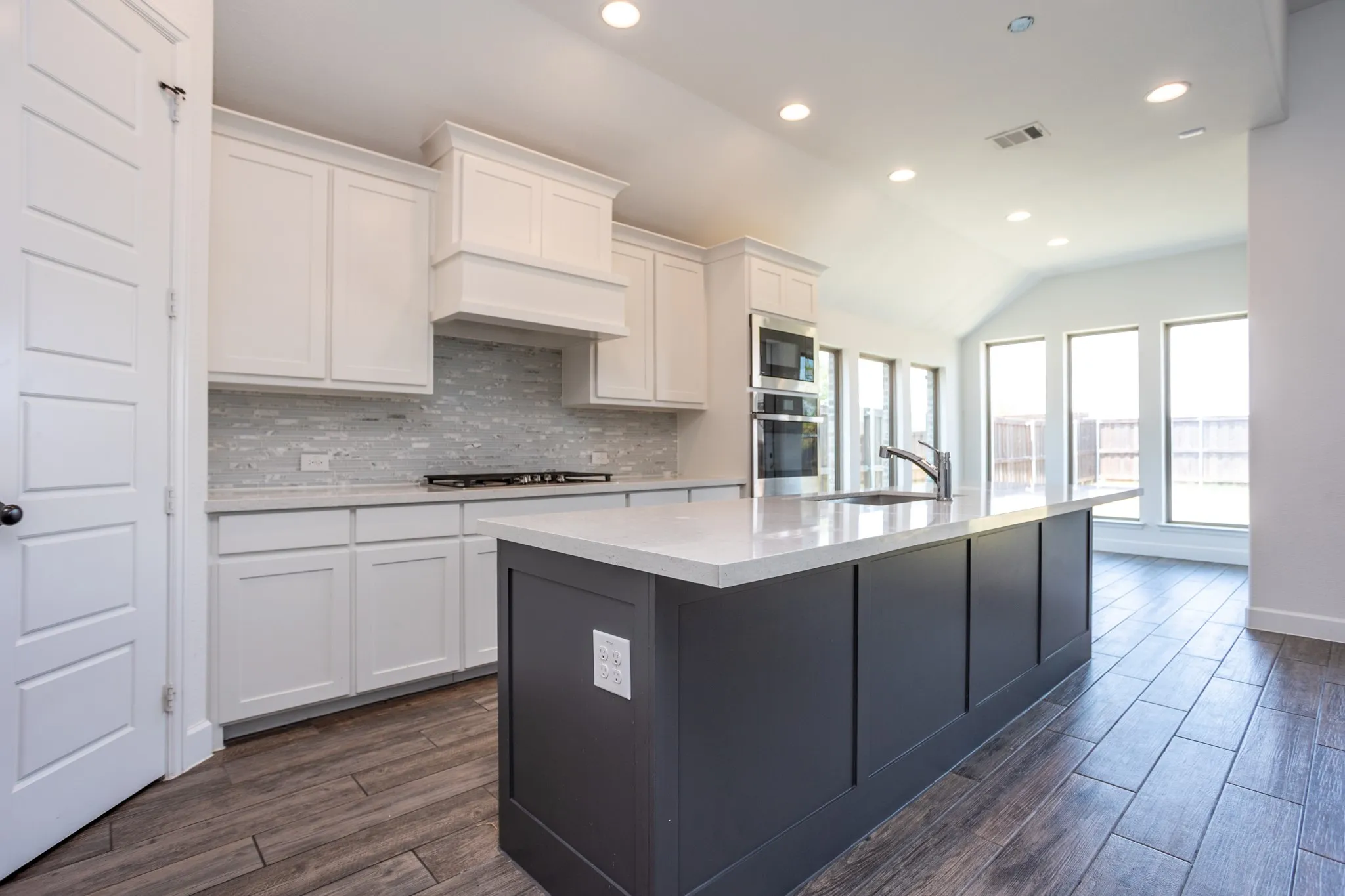 Single Family Residence For Sale in Denton County , 340 Moonvine Drive, Little Elm, Texas 75068, 4 Bedroom, 4 Bathroom, 2 Garage spaces, 2,653 Sqft, built in 2021, mls#21366440, Real Estate Agent in Little Elm, Homes For Sale in Denton county, Homes For Sale in Little Elm, Realtor in Little Elm Texas, Real Estate Brokerage Independent Realty Texas, Luminita Cordes Realtor
