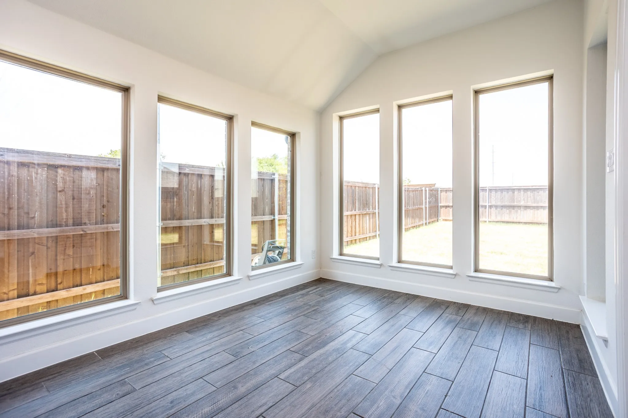 Single Family Residence For Sale in Denton County , 340 Moonvine Drive, Little Elm, Texas 75068, 4 Bedroom, 4 Bathroom, 2 Garage spaces, 2,653 Sqft, built in 2021, mls#21366440, Real Estate Agent in Little Elm, Homes For Sale in Denton county, Homes For Sale in Little Elm, Realtor in Little Elm Texas, Real Estate Brokerage Independent Realty Texas, Luminita Cordes Realtor